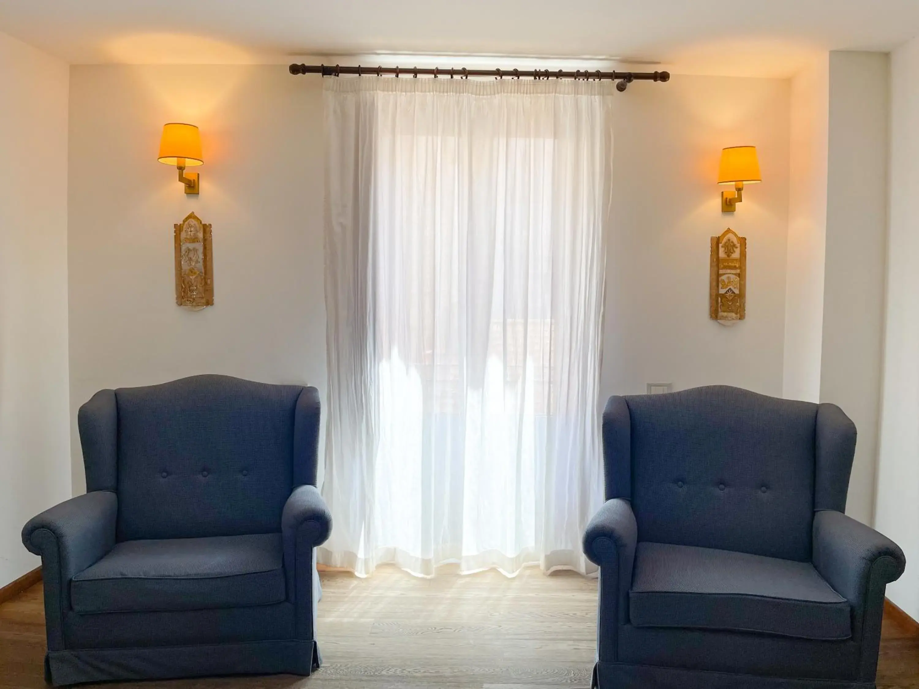 Bedroom, Seating Area in Hotel La Plumeria