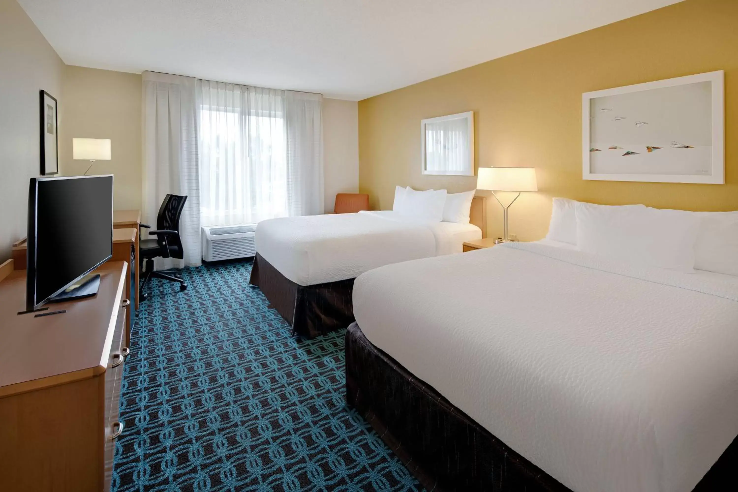 Photo of the whole room, Bed in Fairfield Inn & Suites Indianapolis Airport