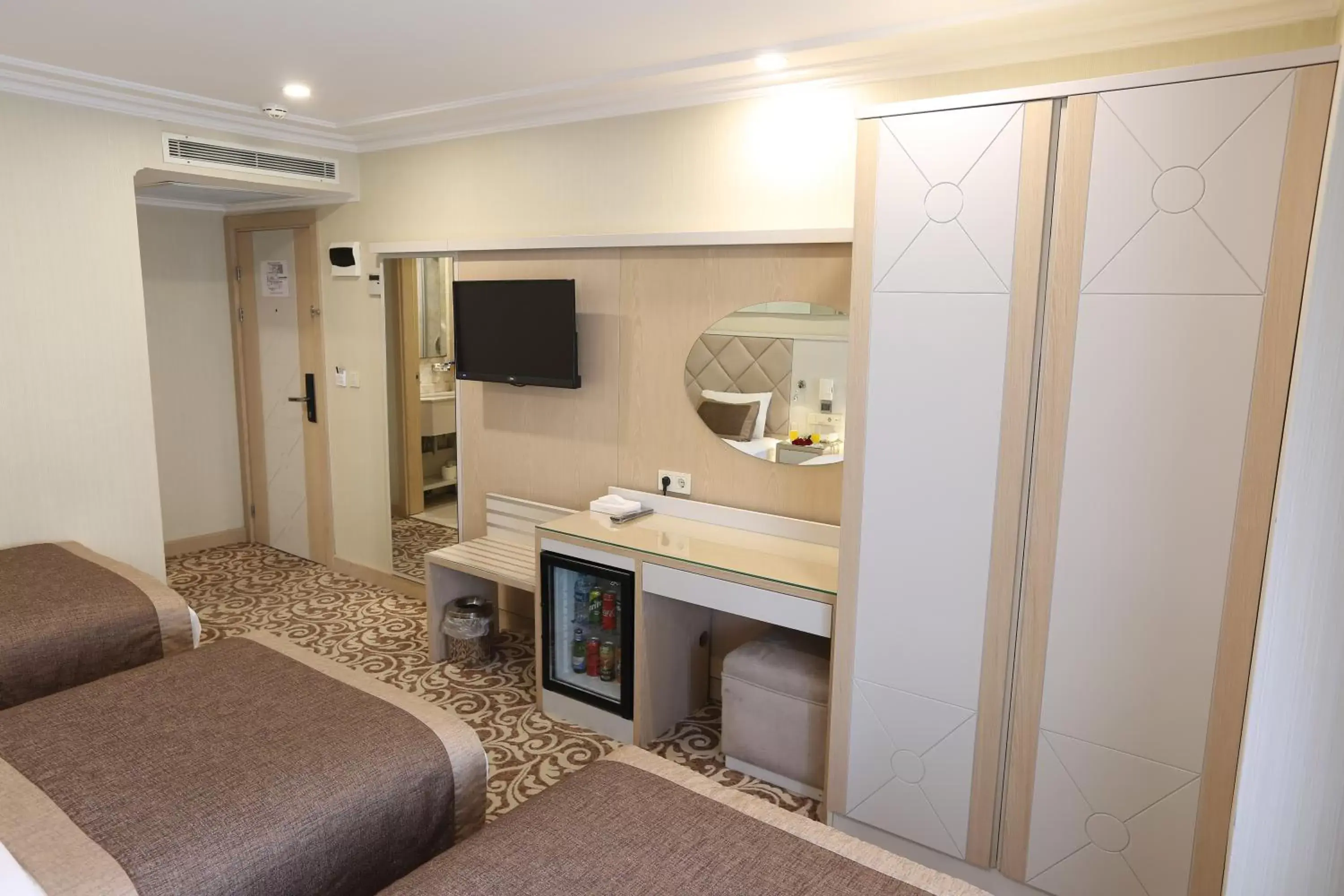 Photo of the whole room, Bathroom in Alpinn Hotel Istanbul