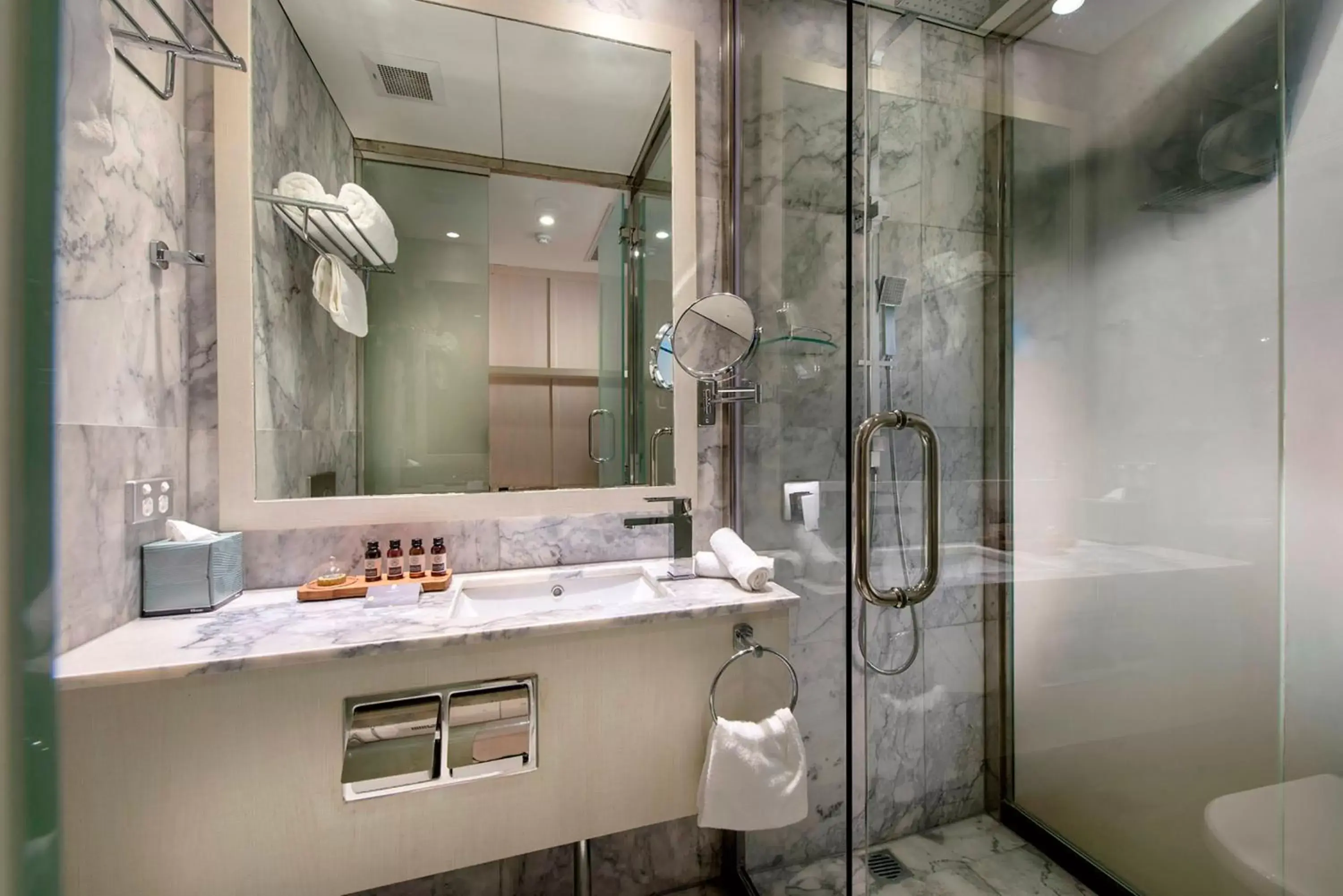 Shower, Bathroom in Hougoumont Hotel Fremantle