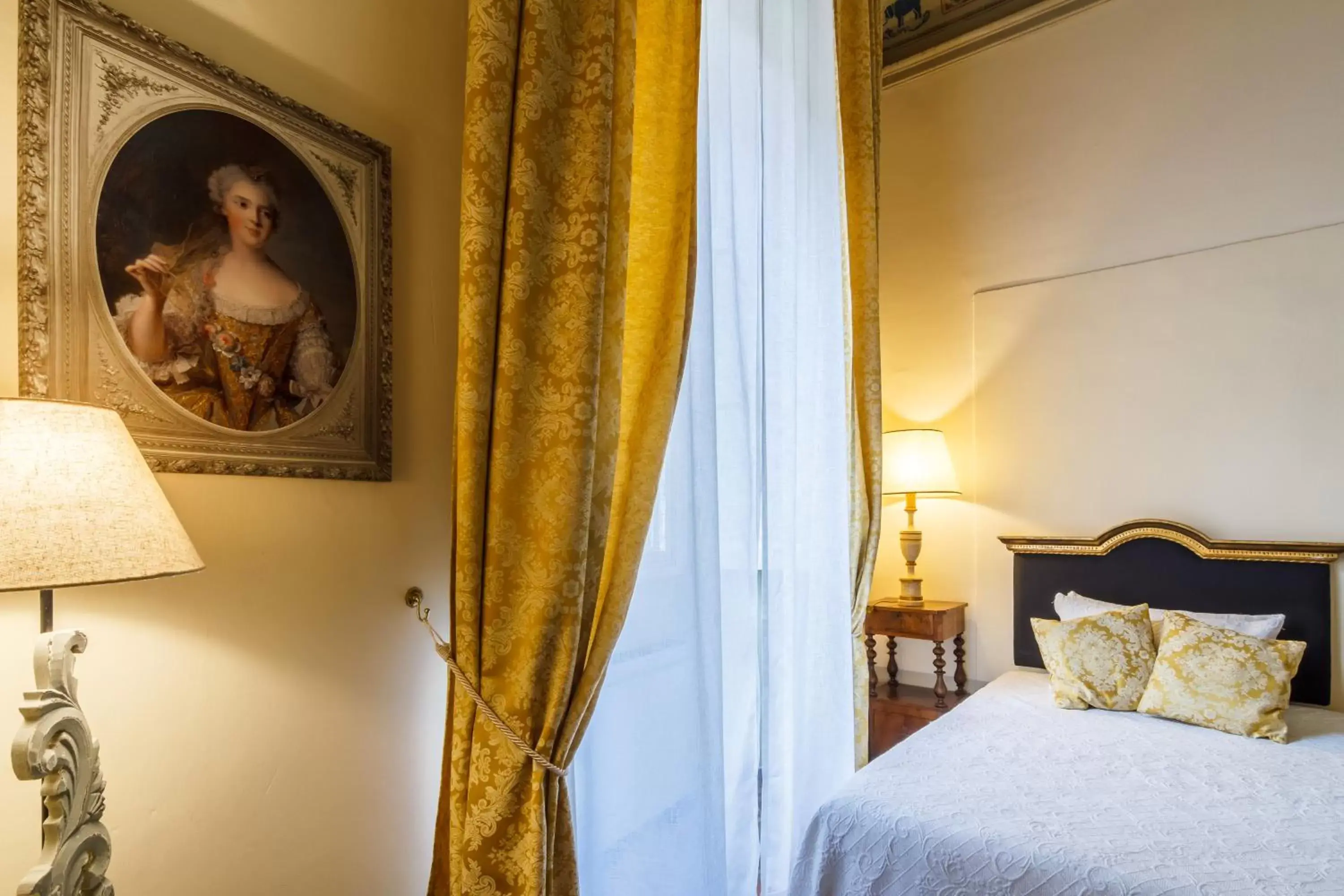 Photo of the whole room, Bed in Dimora Storica Palazzo Puccini