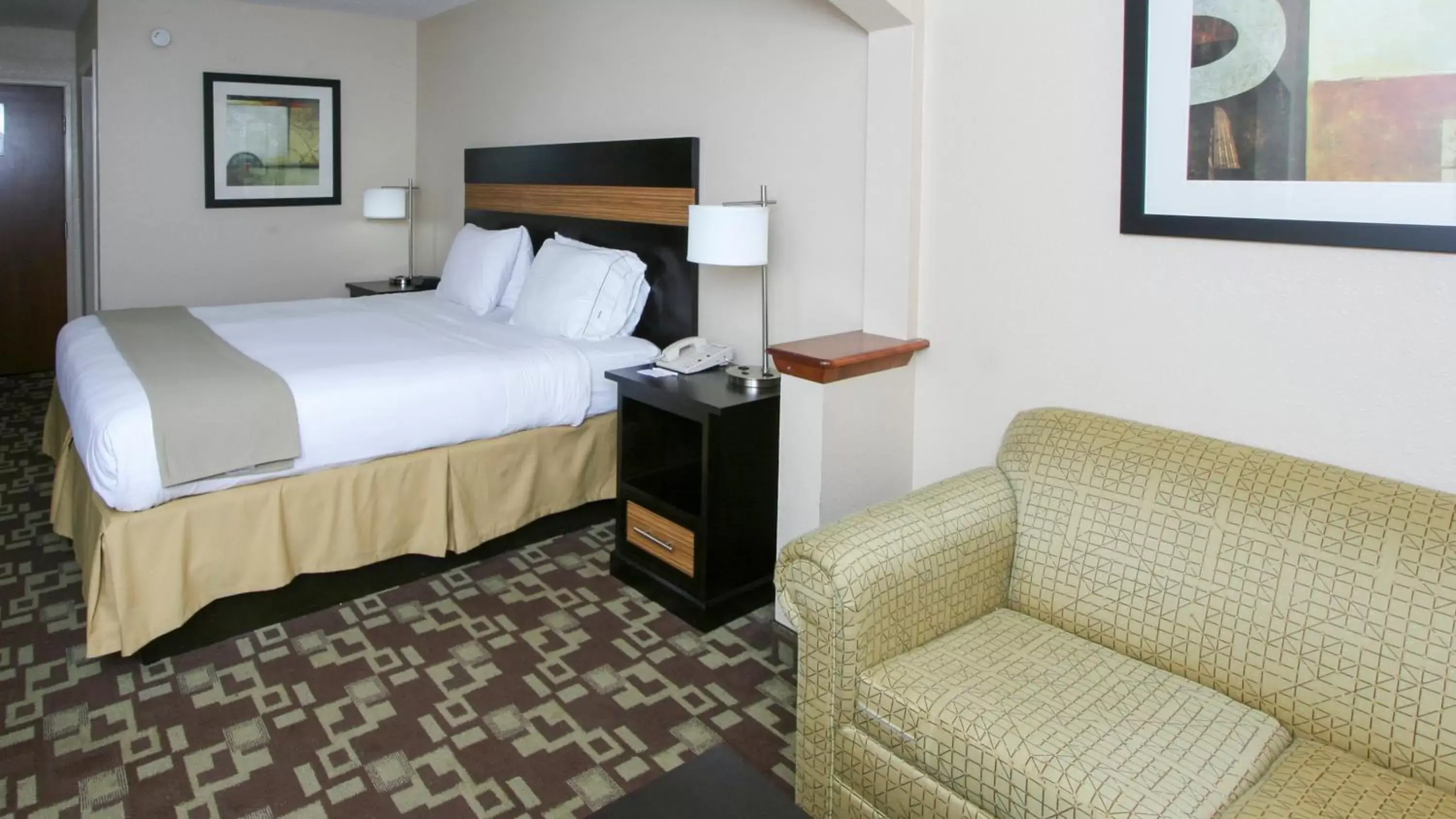 Bed in Country Inn & Suites by Radisson, Shelby, NC