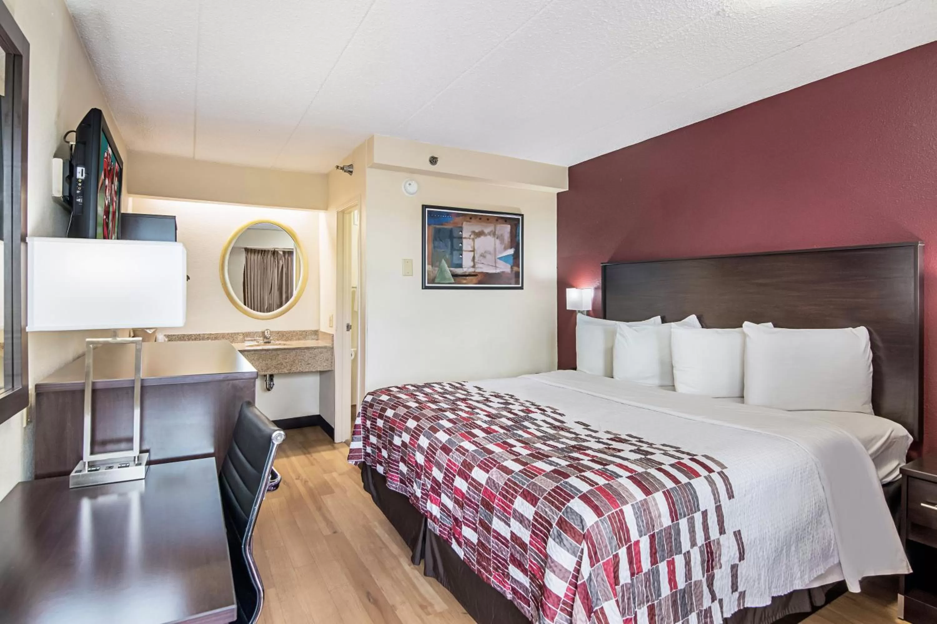 Photo of the whole room, Bed in Red Roof Inn Hampton Coliseum and Convention Center