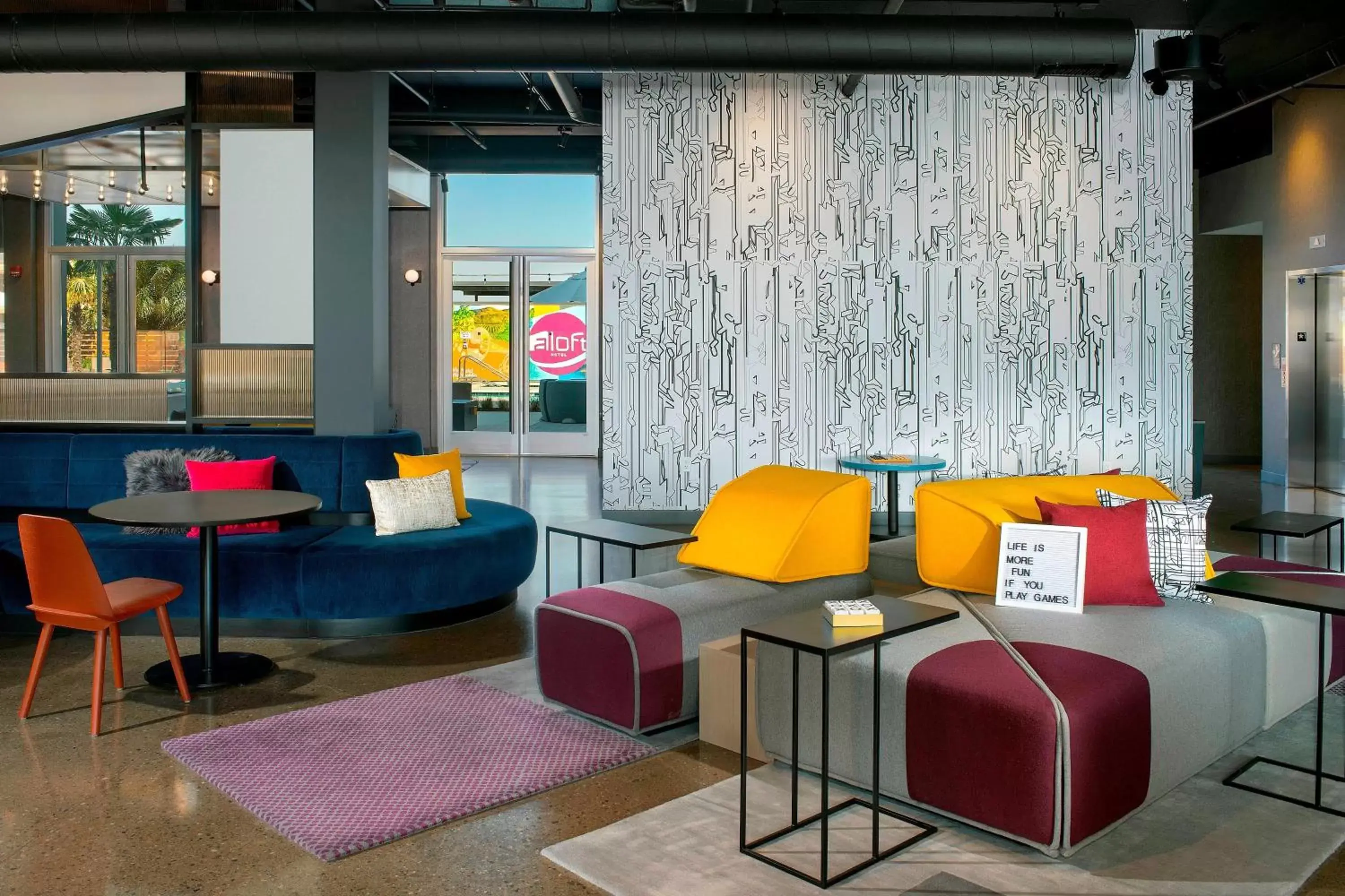 Lounge or bar in Aloft Dublin-Pleasanton