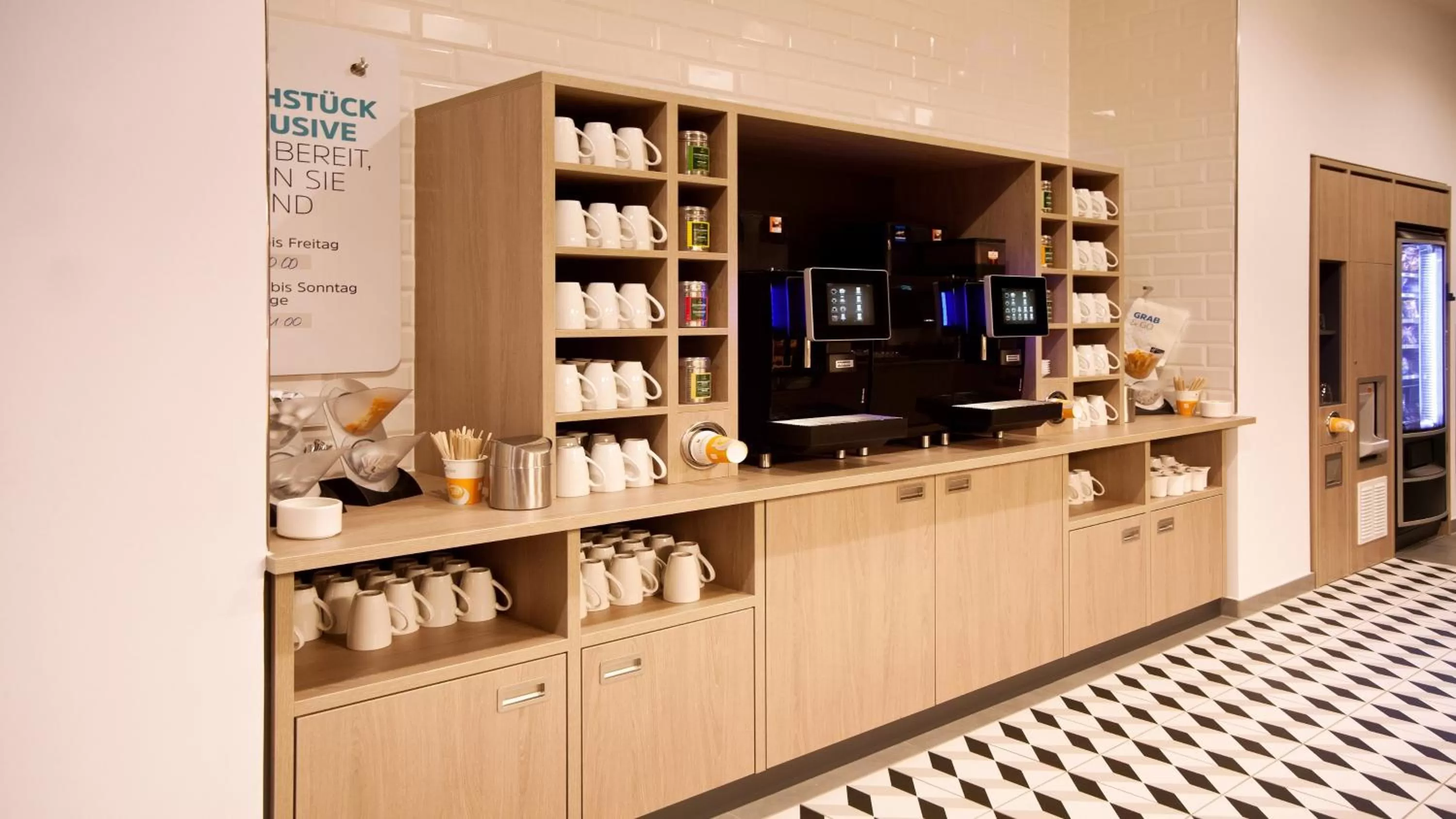 Coffee/tea facilities in Holiday Inn Express - Saarbrücken by IHG