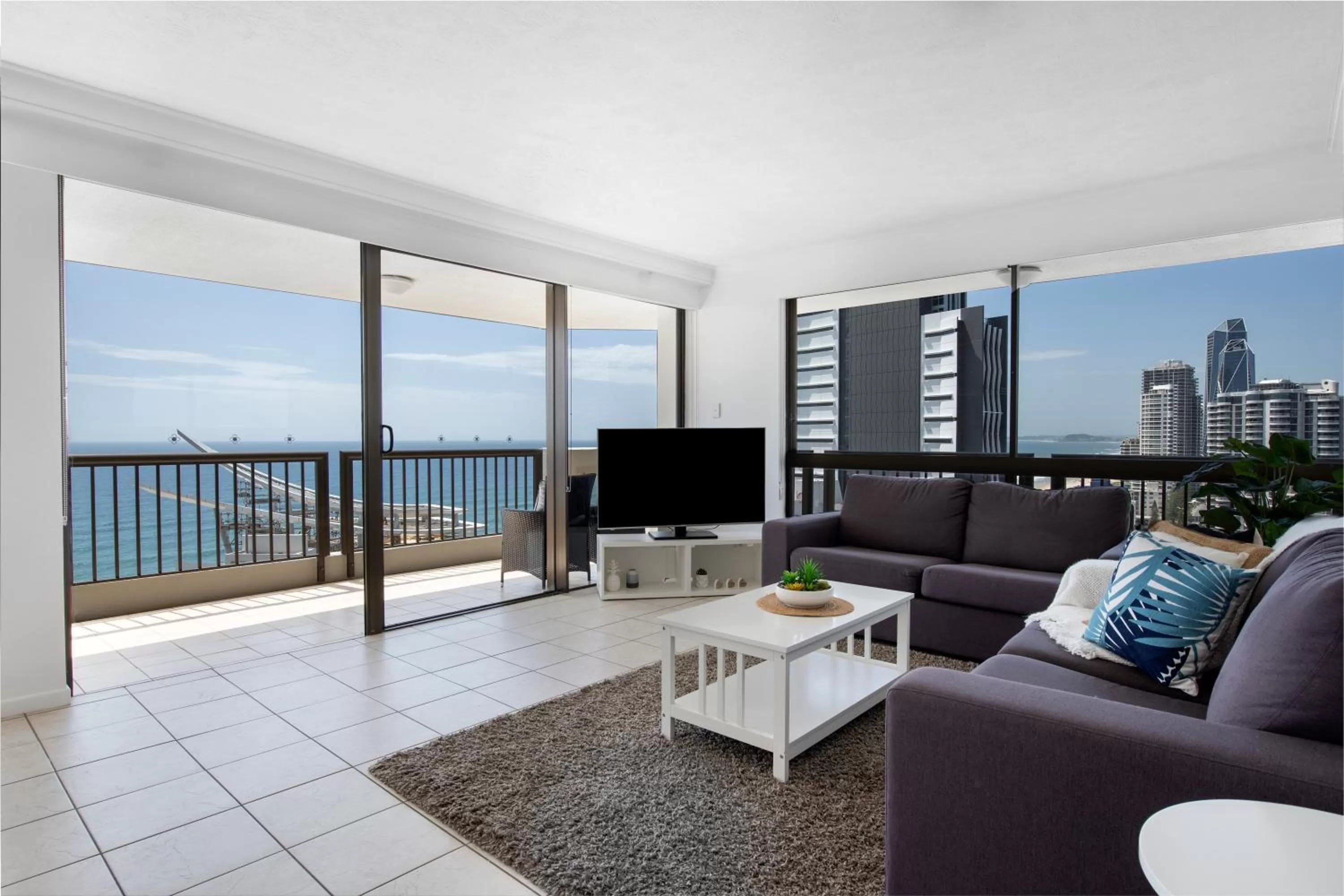 Living room in BreakFree Longbeach Resort