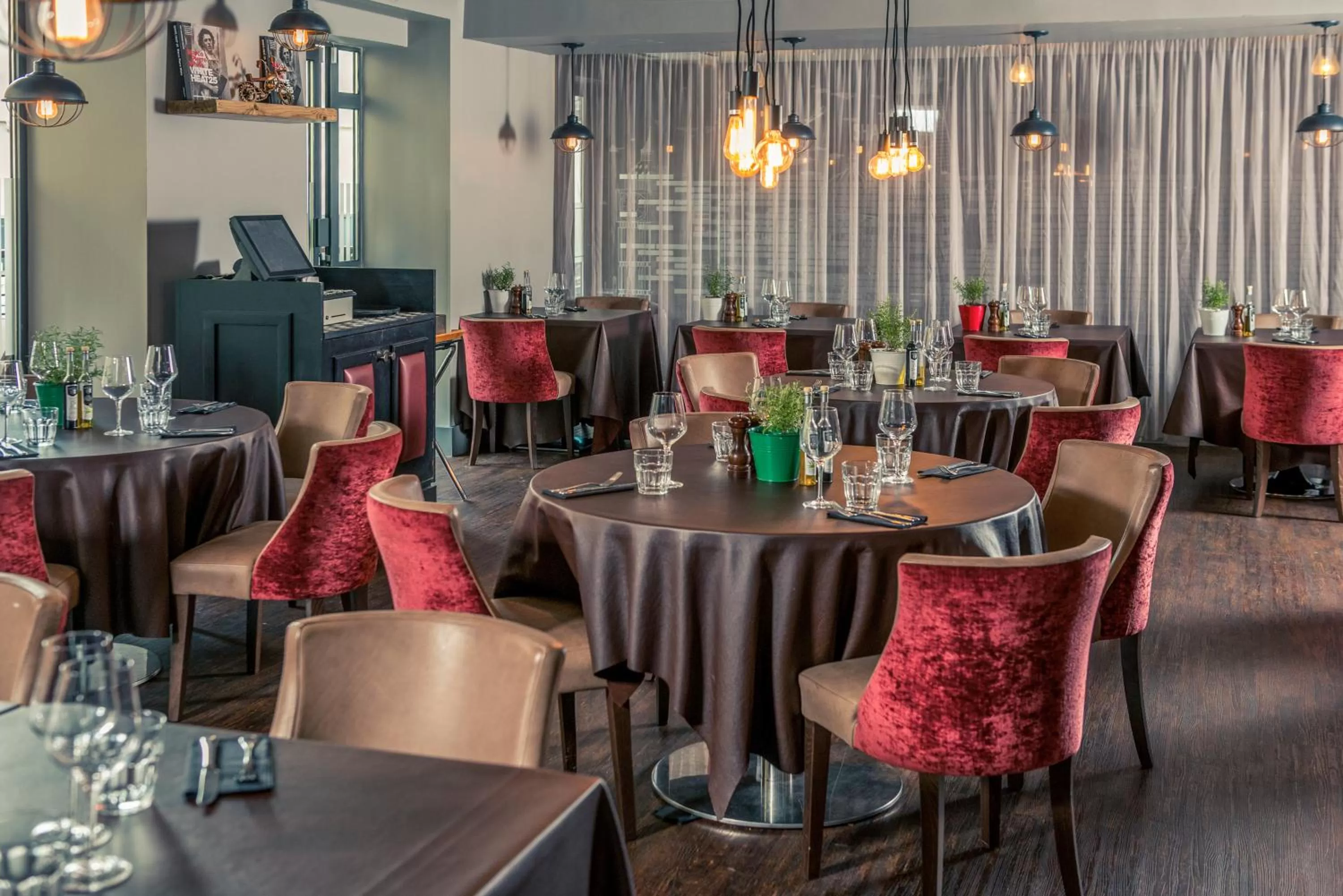 Restaurant/places to eat in Mercure London Bridge