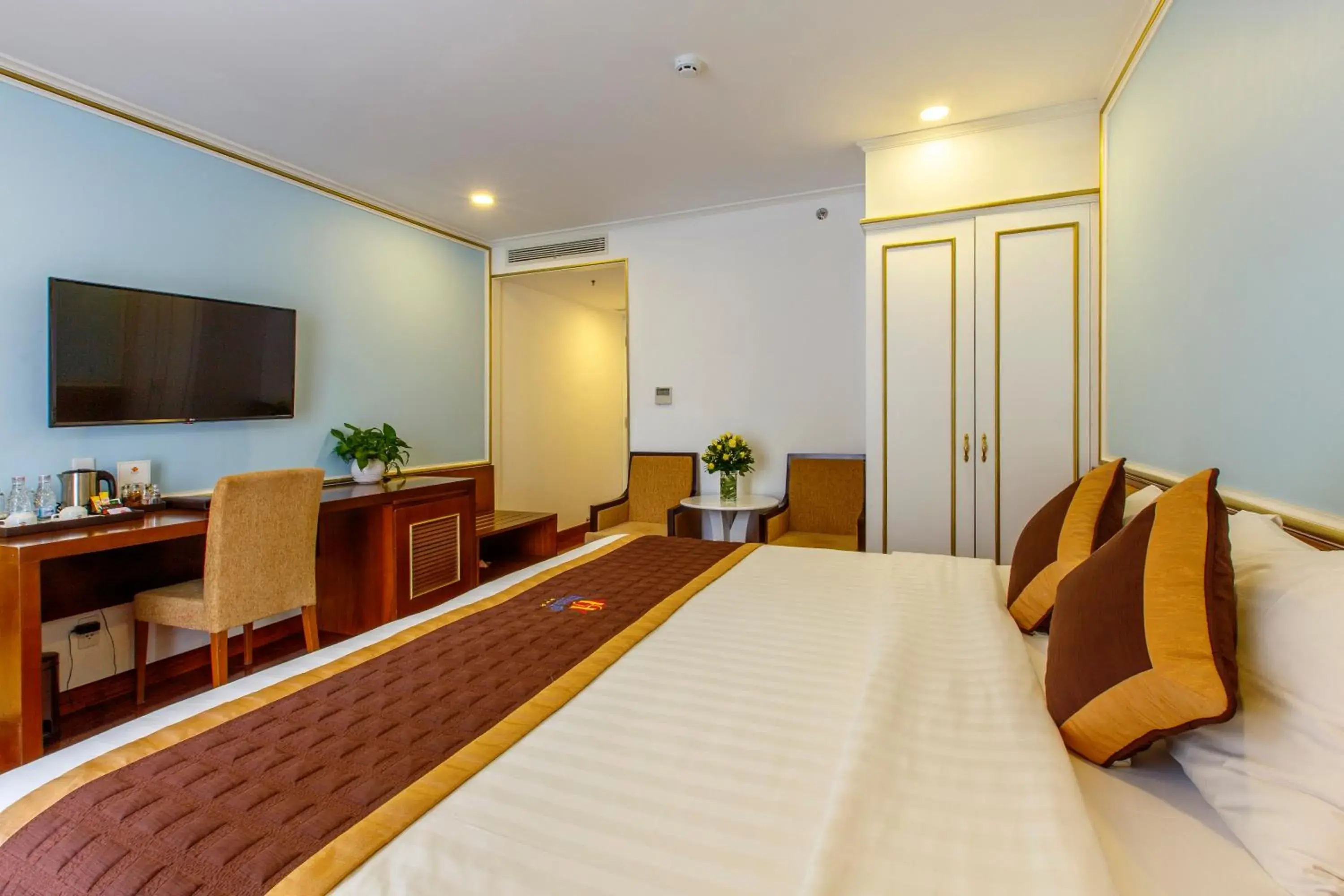 TV/Entertainment Center in Huong Sen Annex Hotel