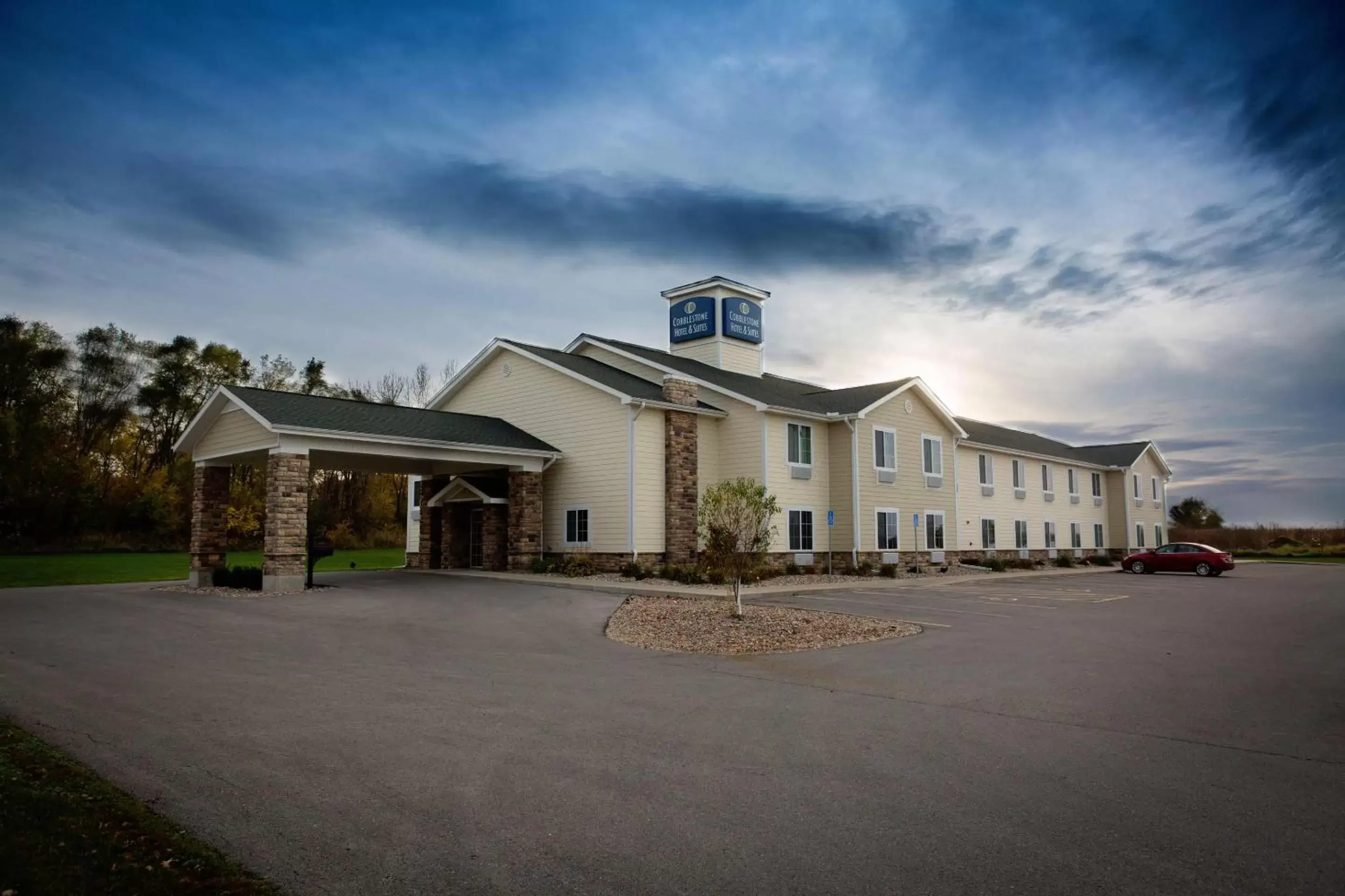 Street view, Property Building in Cobblestone Hotel & Suites - Knoxville