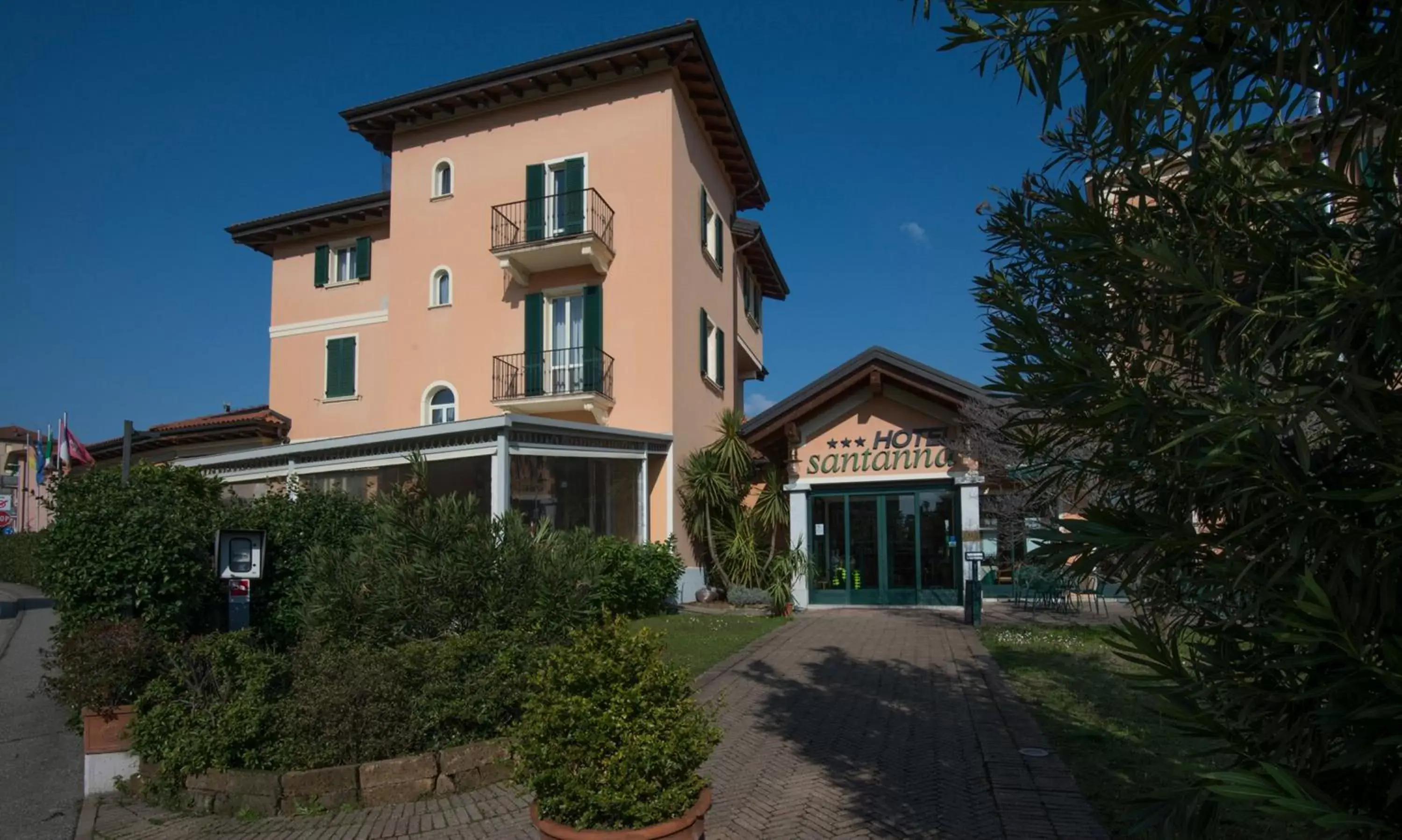 Facade/entrance, Garden in Santanna