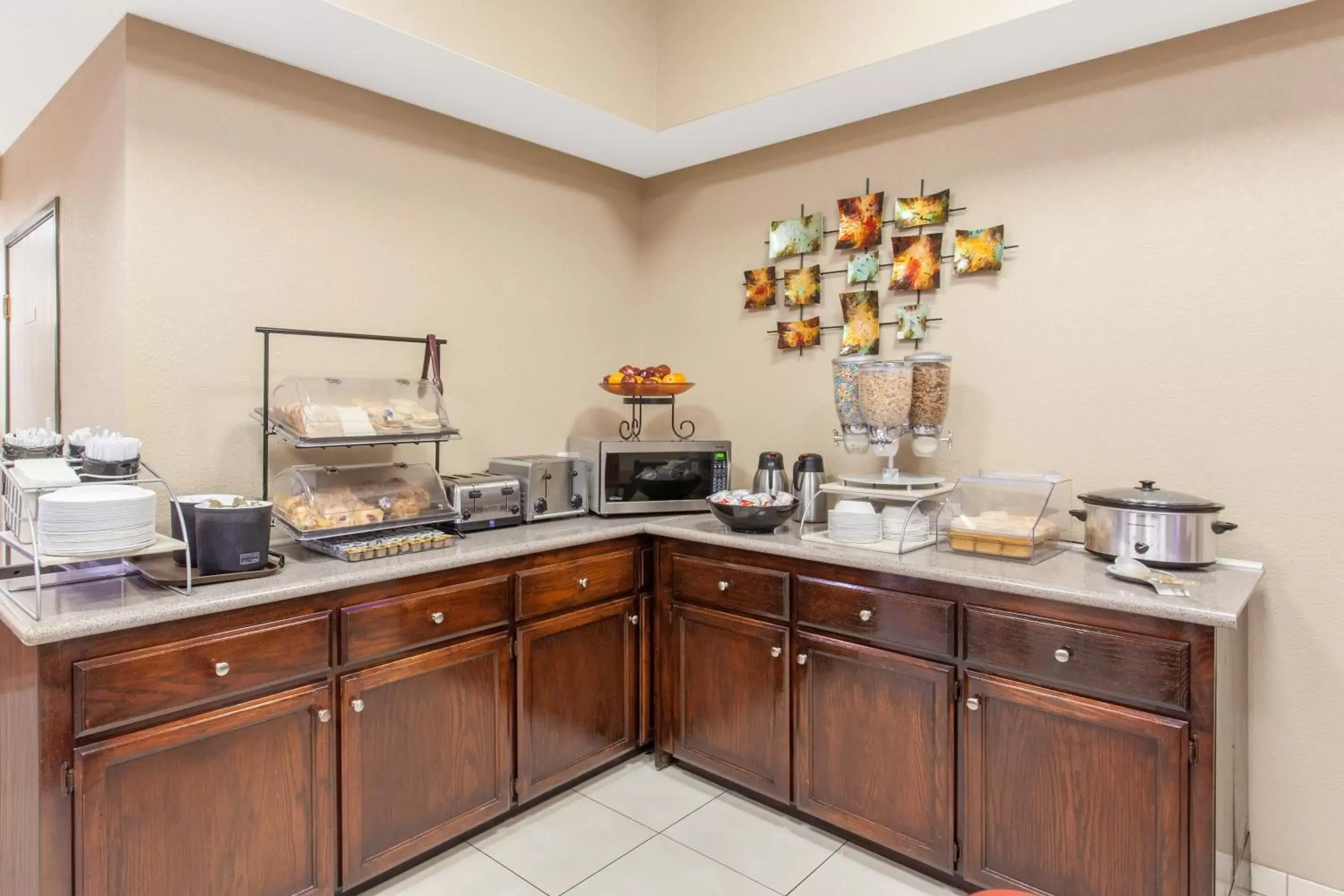 Area and facilities, Food in Ramada by Wyndham Fresno Northwest