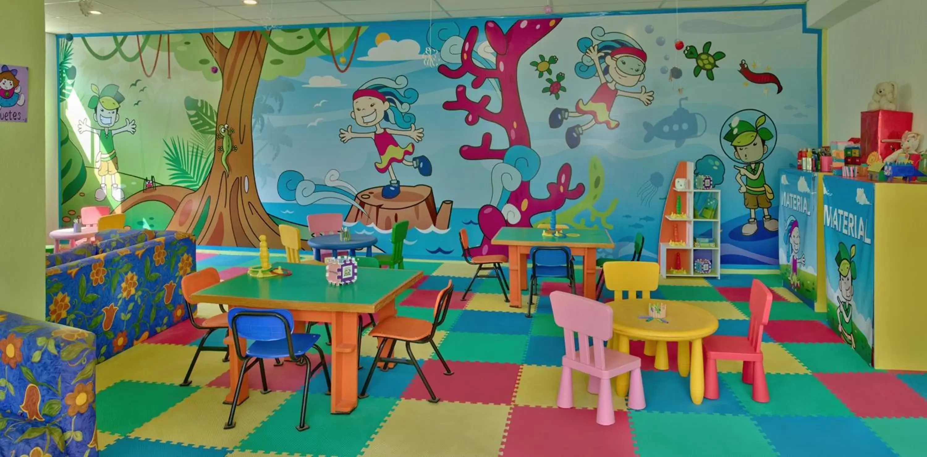 Kids's club in Hacienda Jurica by Brisas