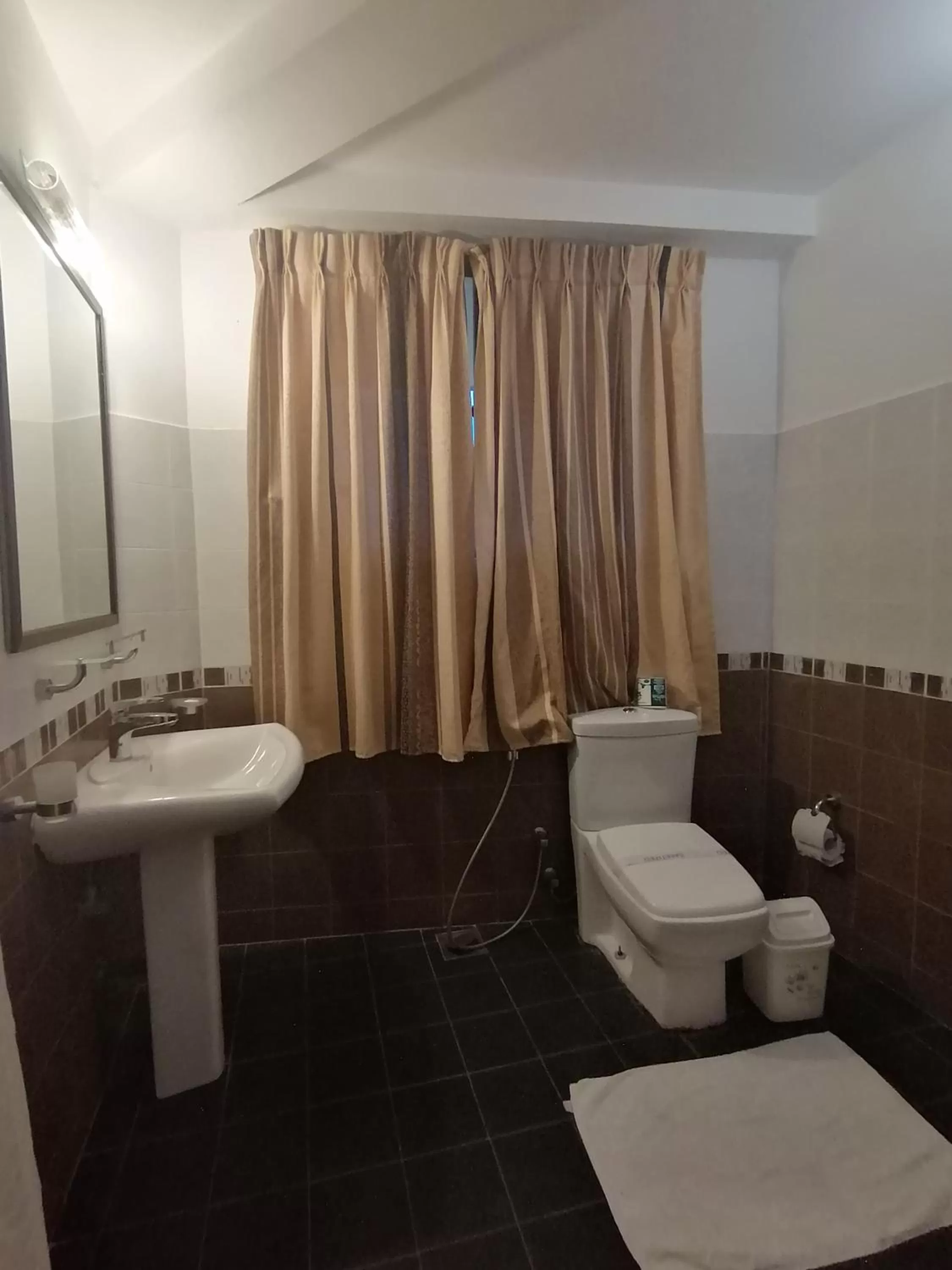 Bathroom in Kandy Unique Hotel