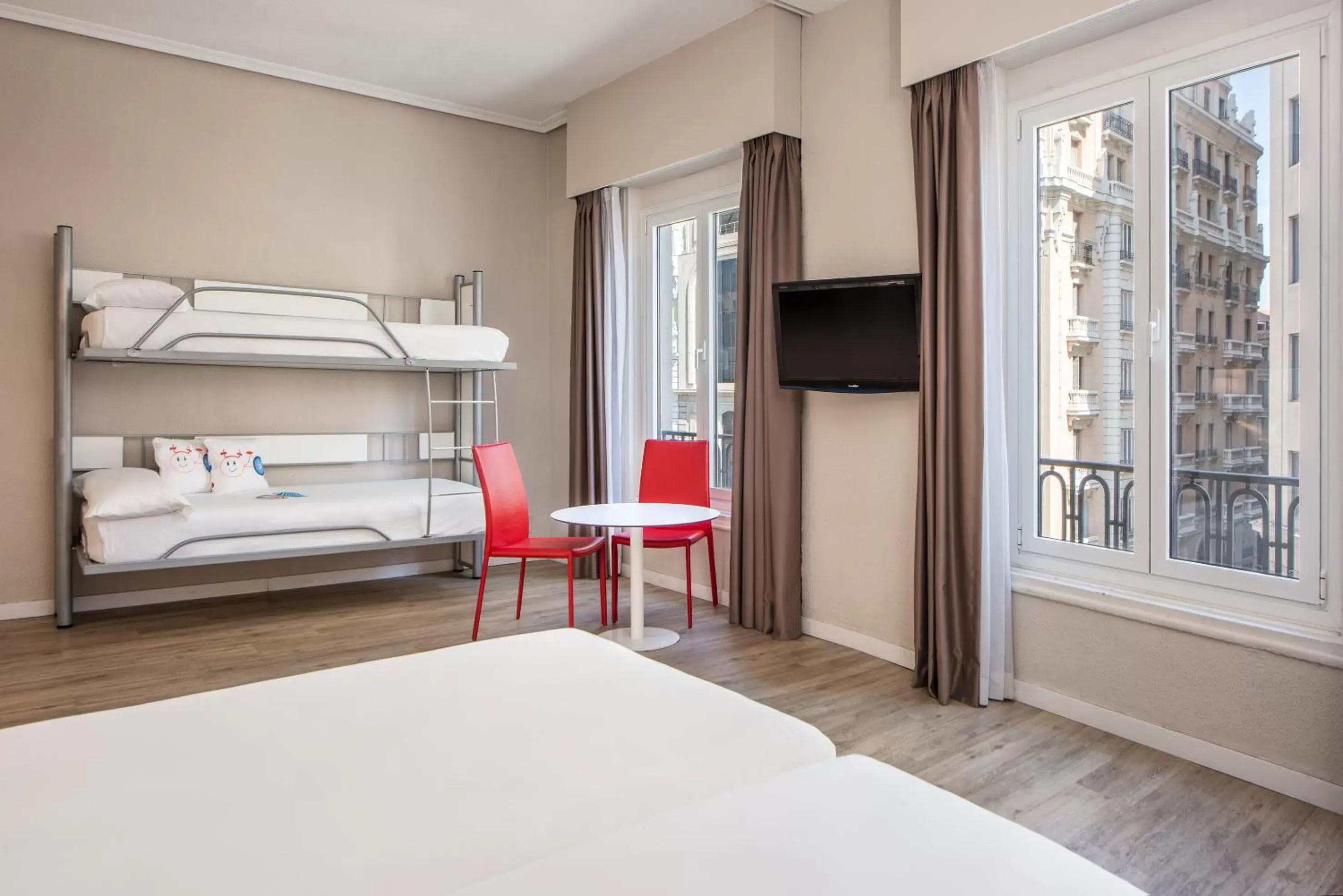 Photo of the whole room in Hotel Madrid Gran Via 25, Affiliated by Meliá