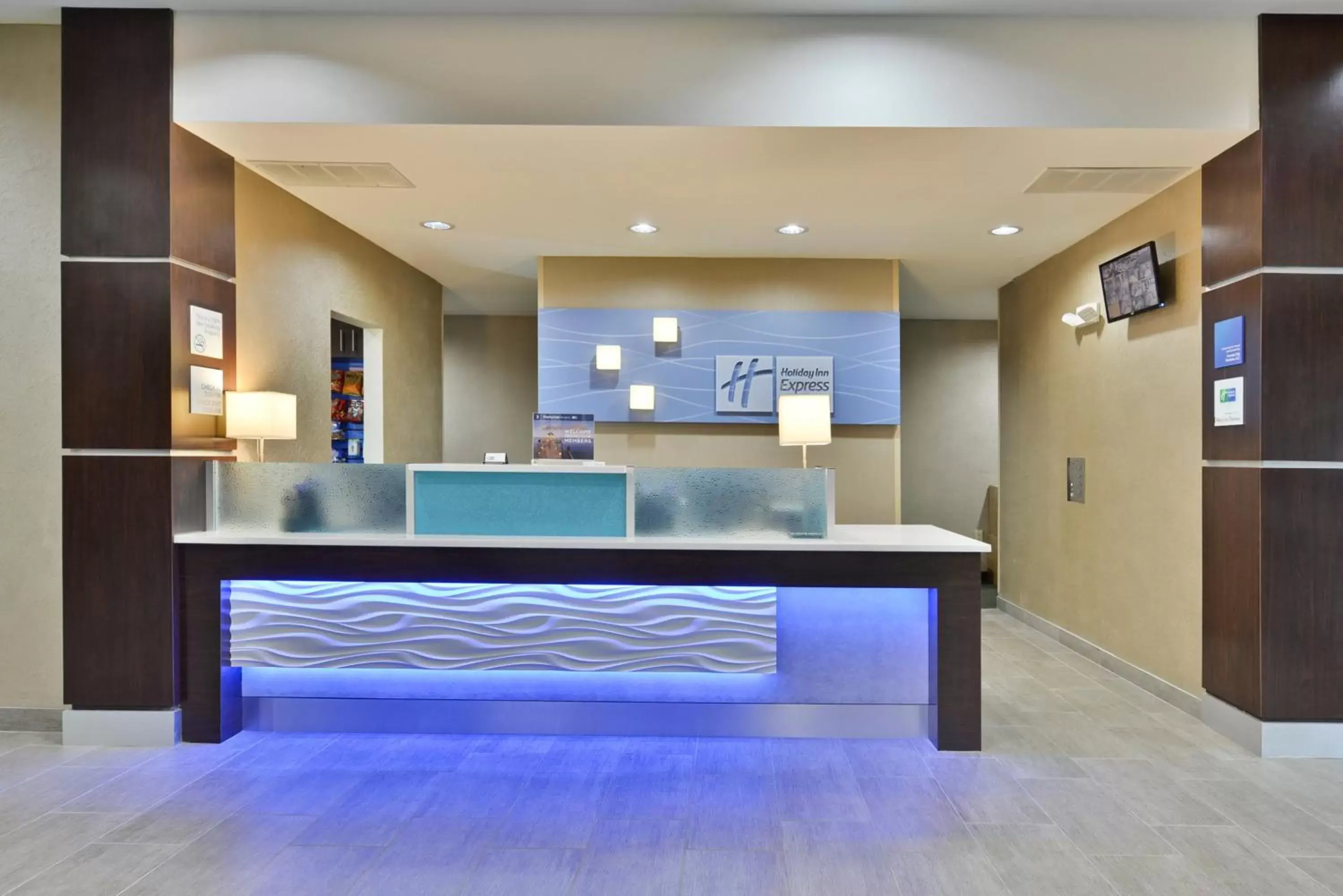 Lobby or reception, Lobby/Reception in Holiday Inn Express & Suites Forrest City, an IHG Hotel