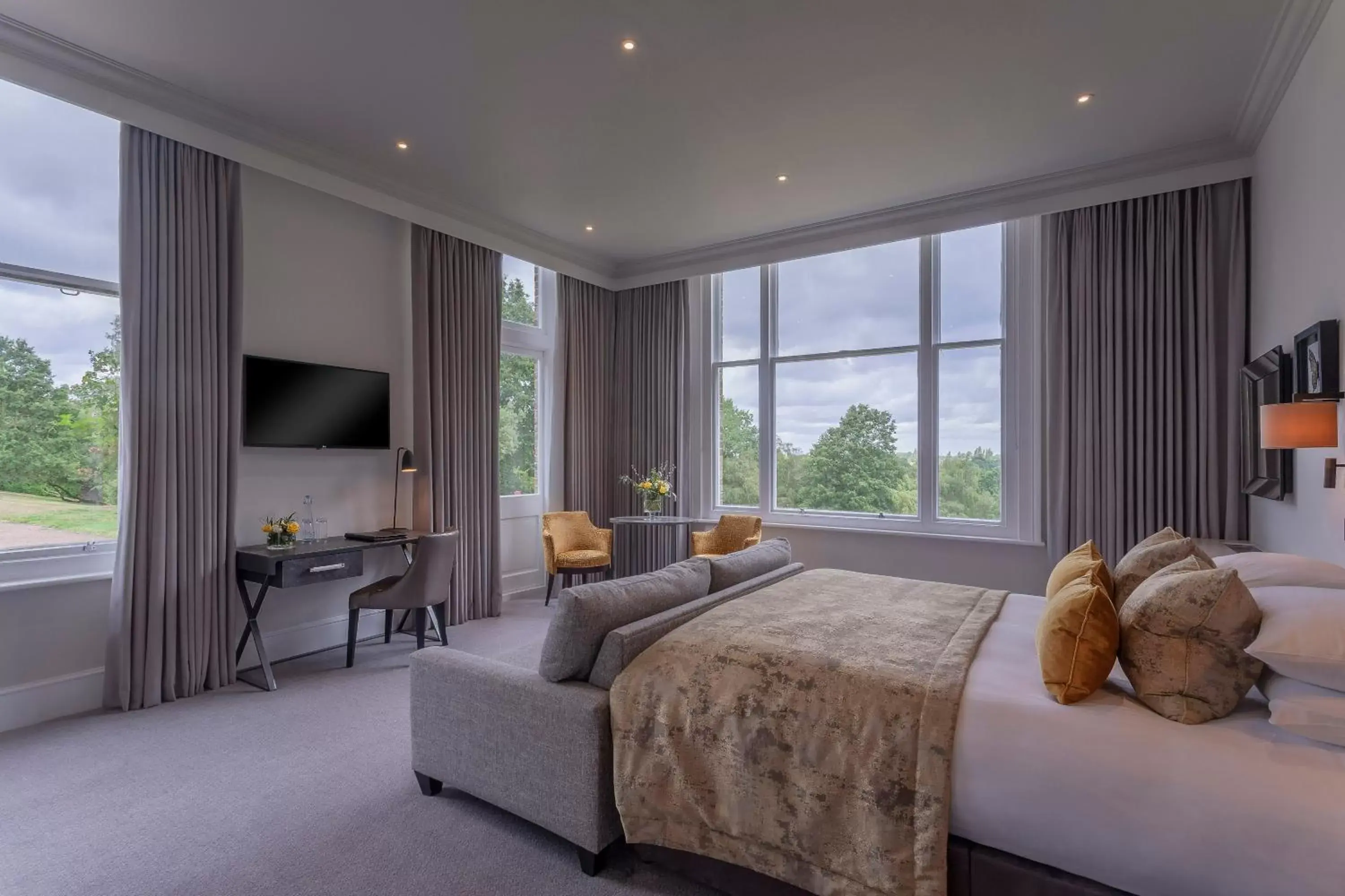 Bedroom in Oatlands Park Hotel