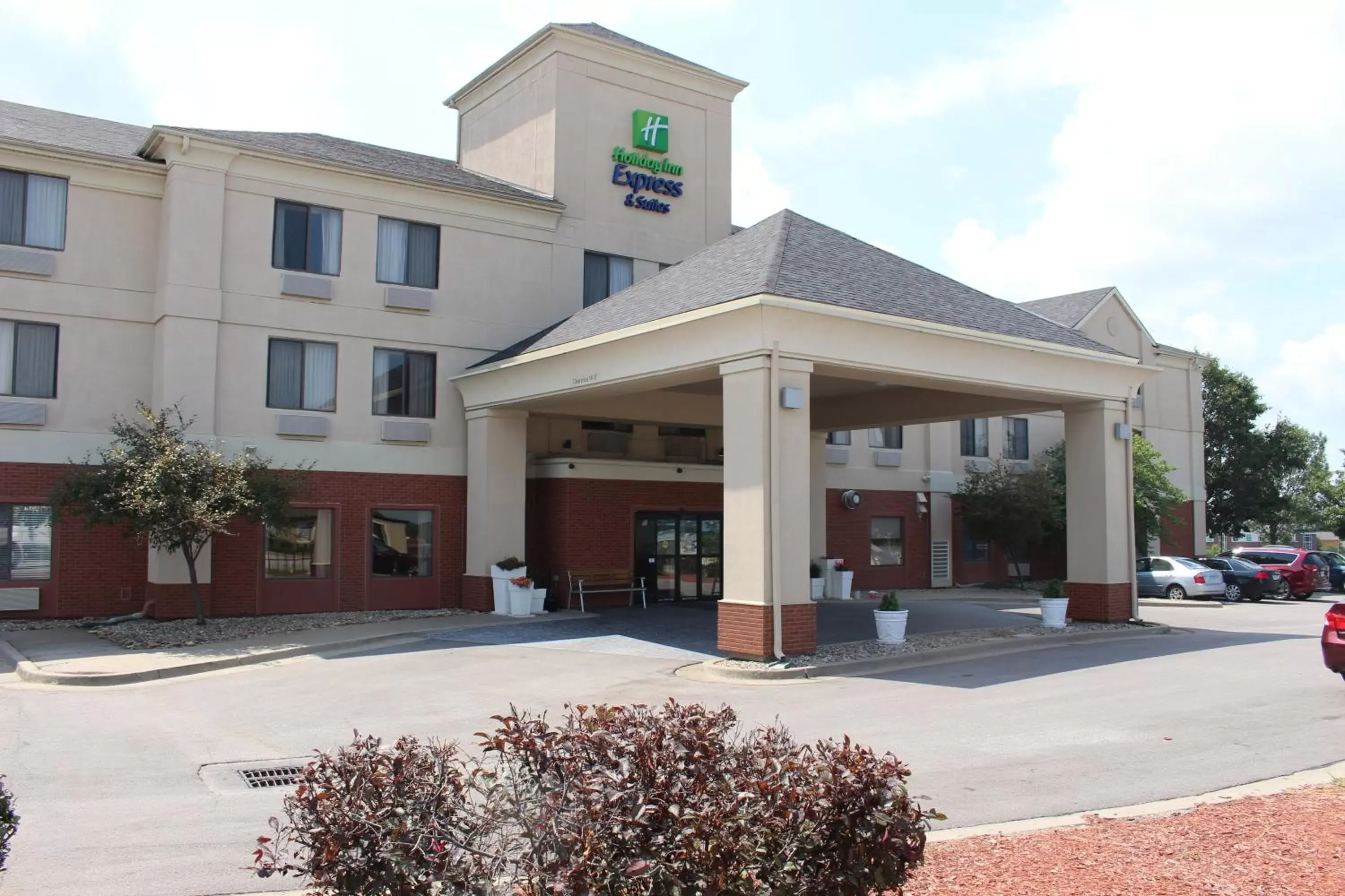 Property Building in Holiday Inn Express Kansas City Liberty Missouri, an IHG Hotel