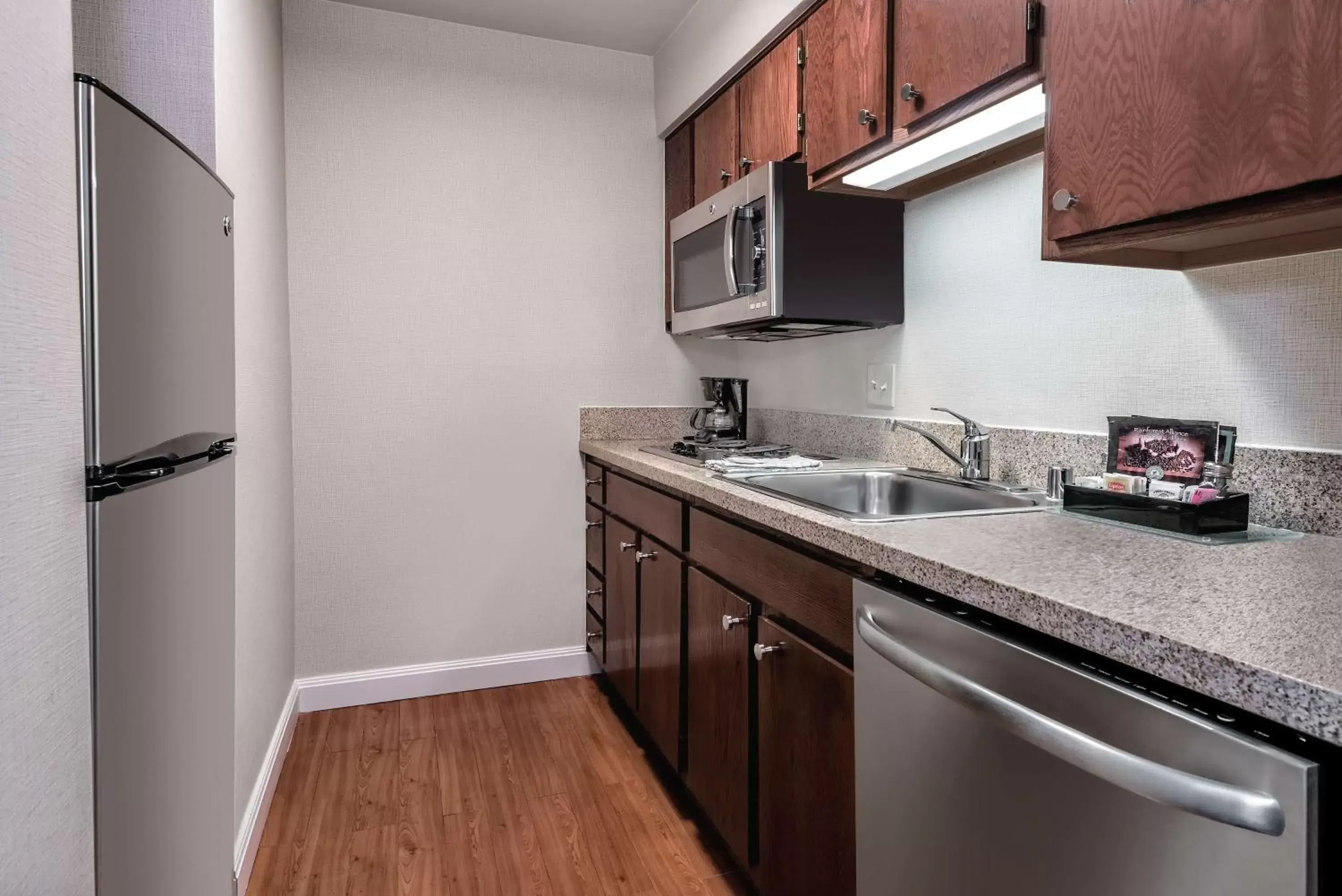 Kitchen or kitchenette, Kitchen/Kitchenette in Homewood Suites by Hilton Houston-Clear Lake