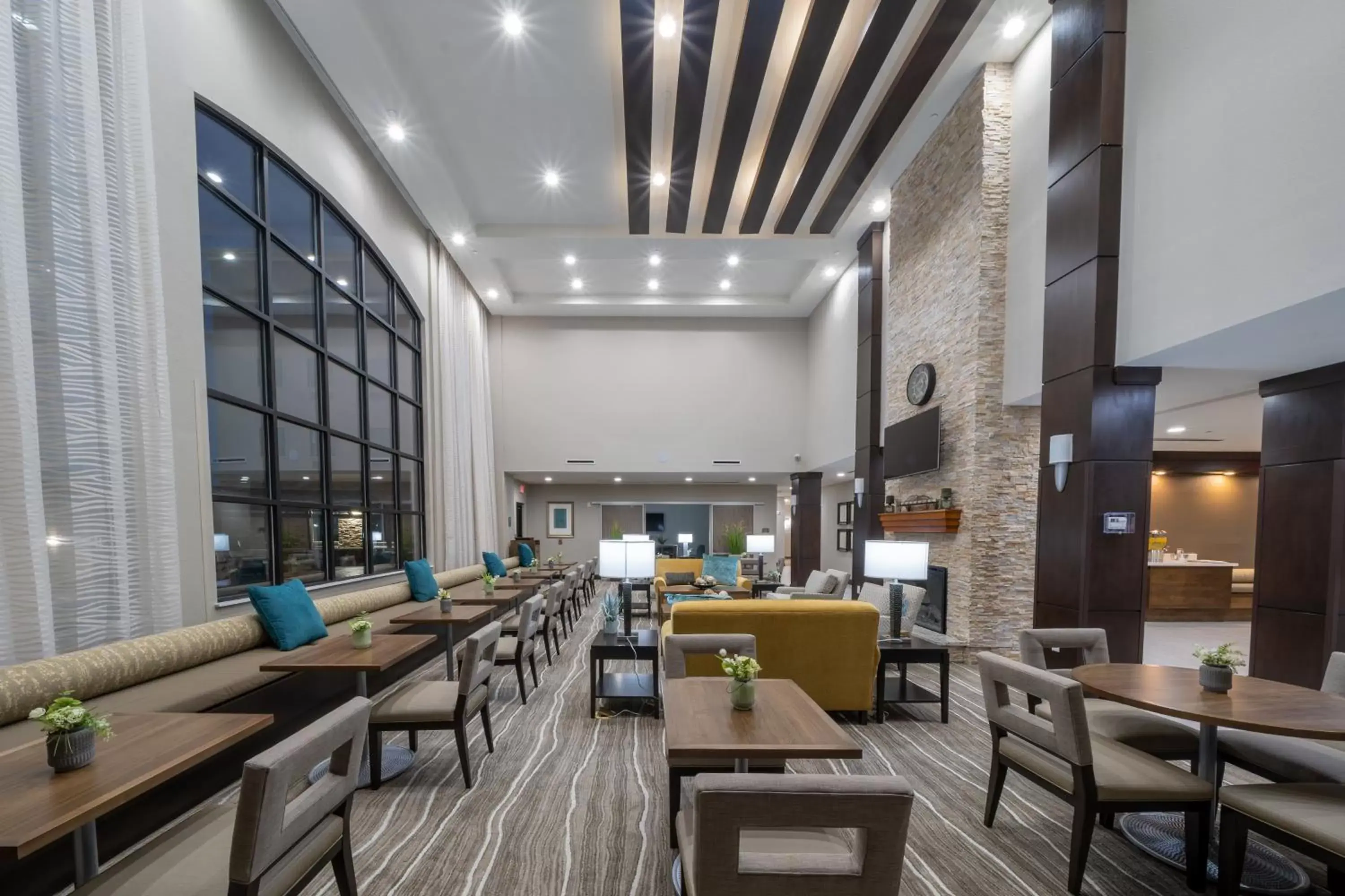 Property building, Restaurant/Places to Eat in Staybridge Suites Houston East - Baytown, an IHG Hotel