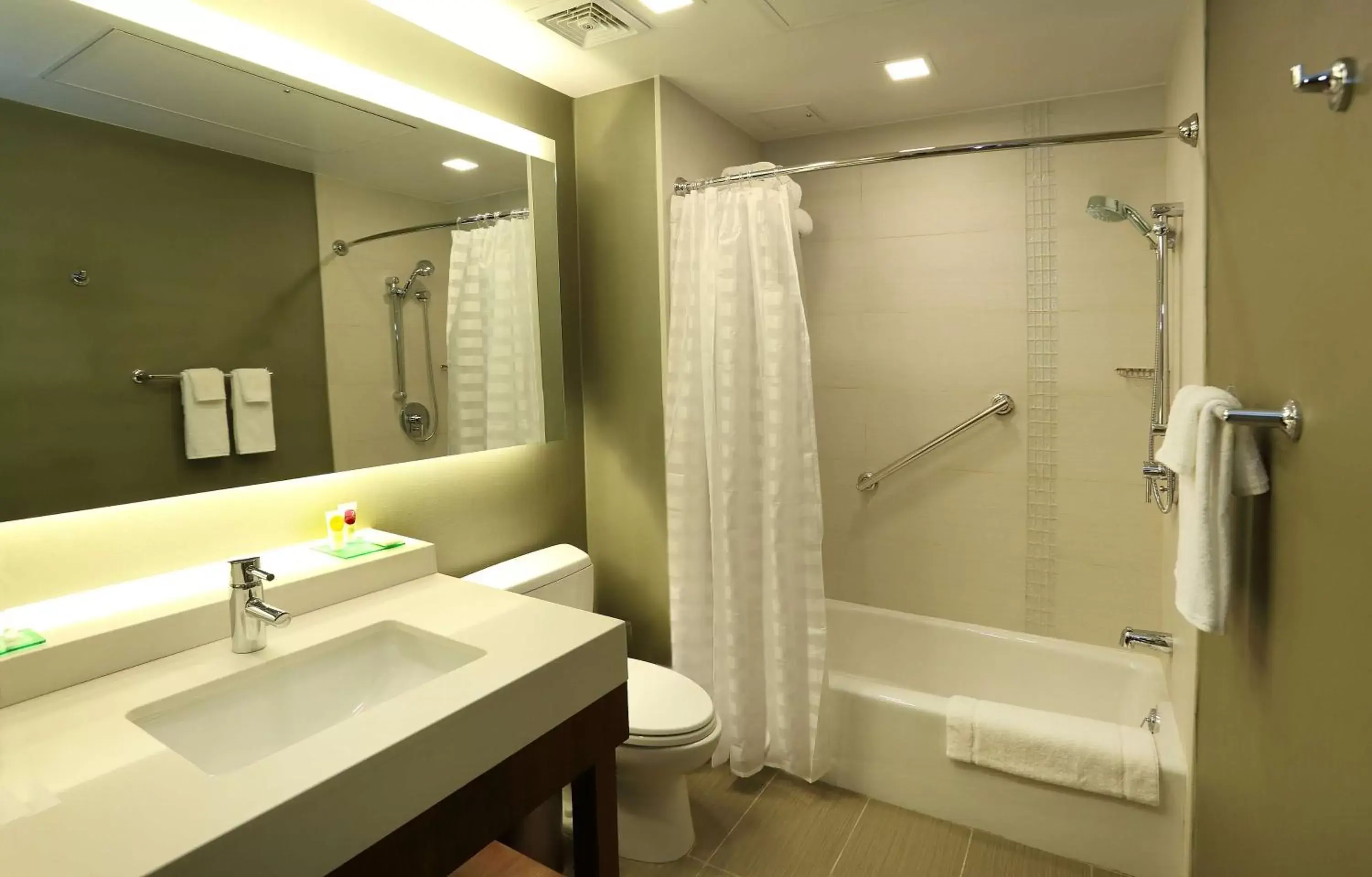 Bathroom in MARINN PLACE Financial District Bathroom in MARINN PLACE Financial District