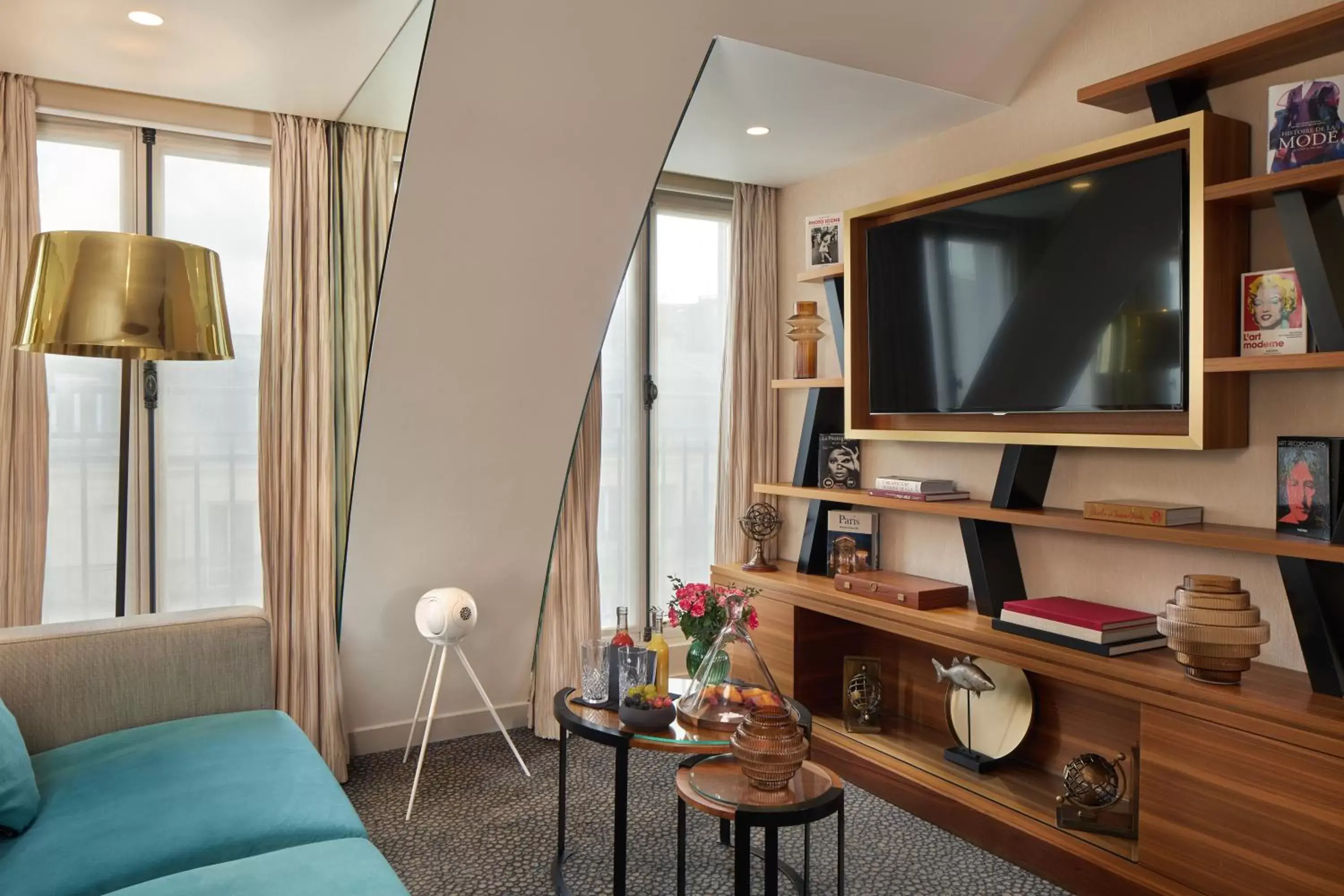 Seating area, TV/Entertainment Center in Maison Albar Hotels Le Pont-Neuf