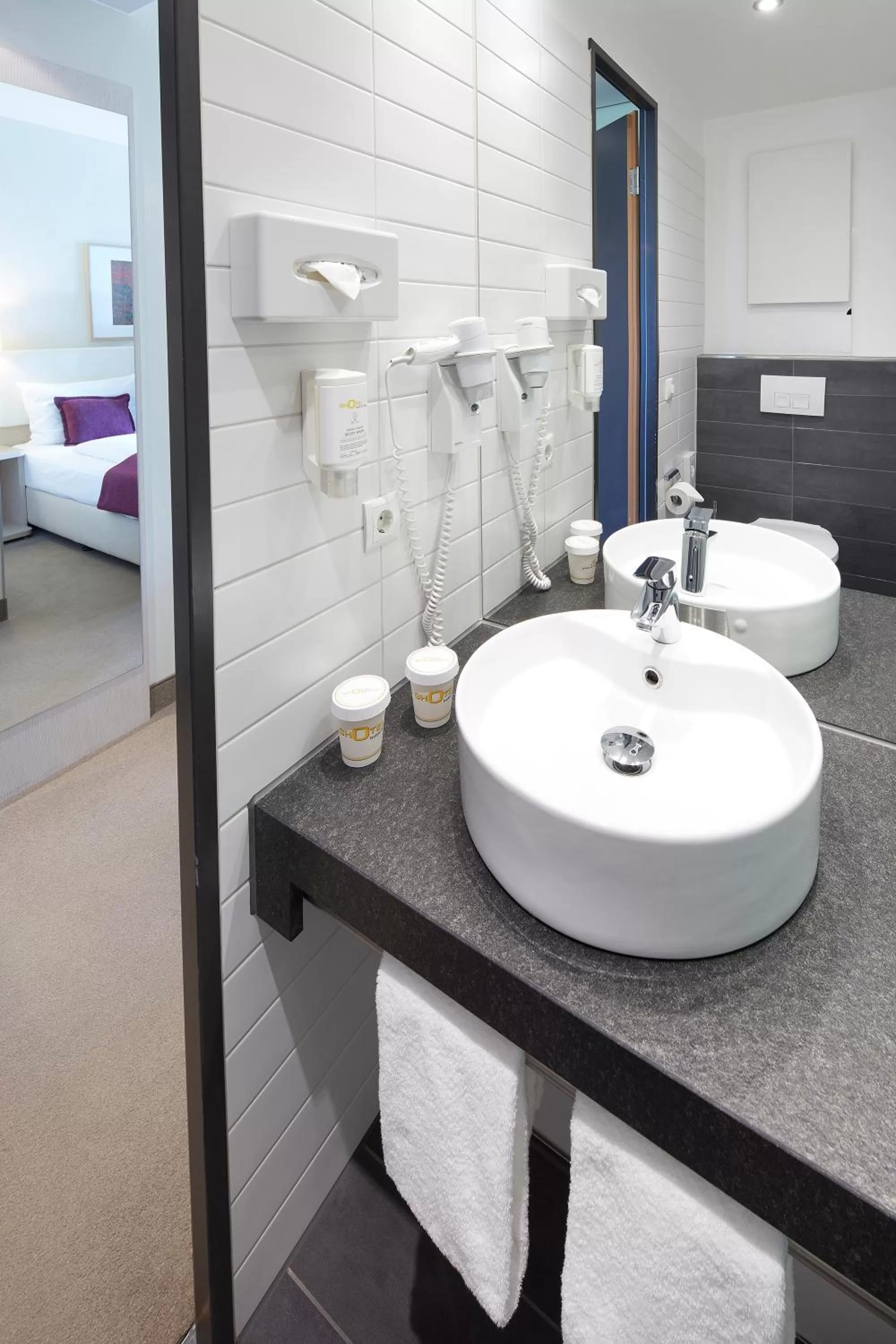 Bathroom, Bed in GHOTEL hotel & living Koblenz