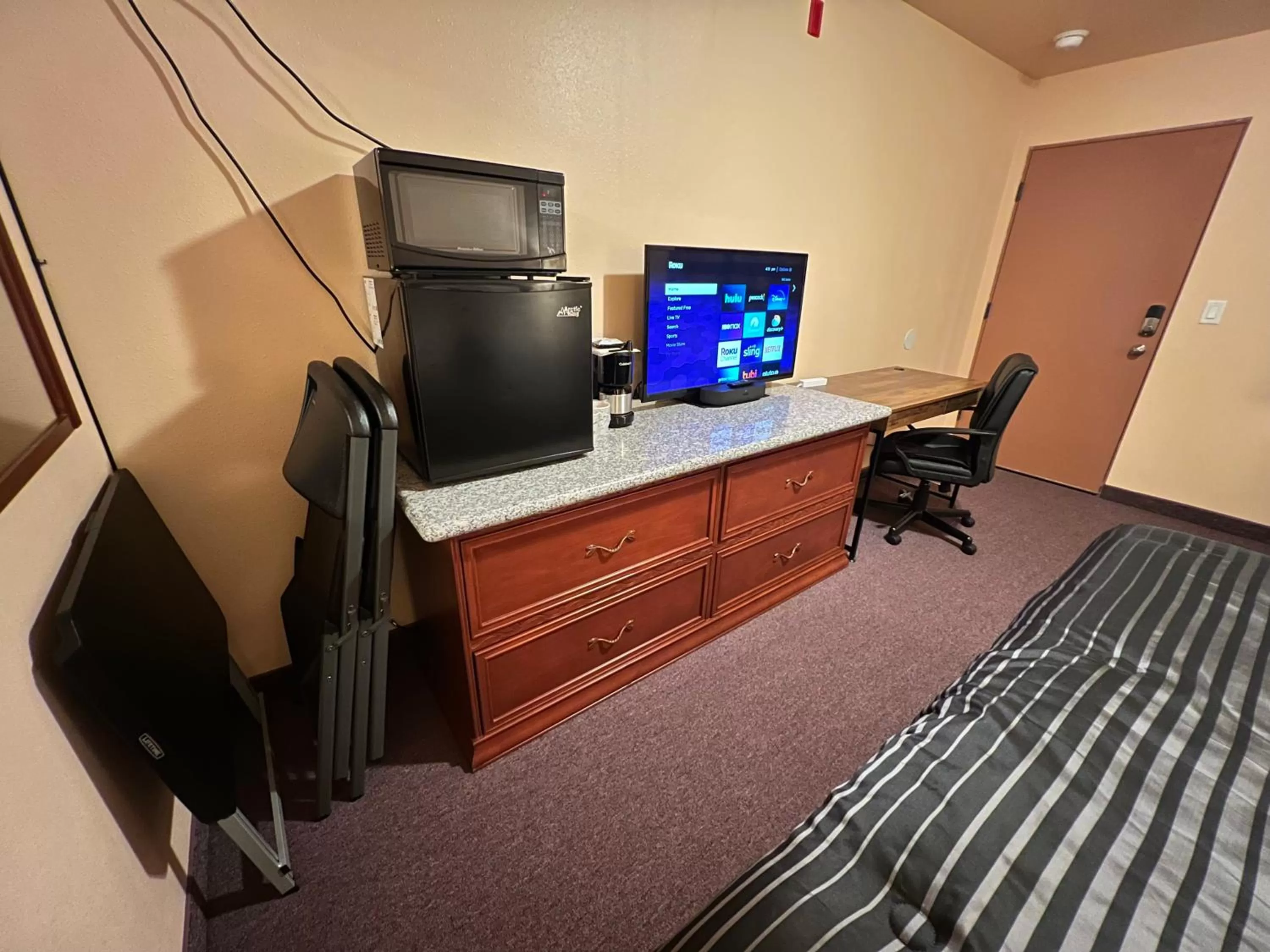 Bed in Frazier View Motel