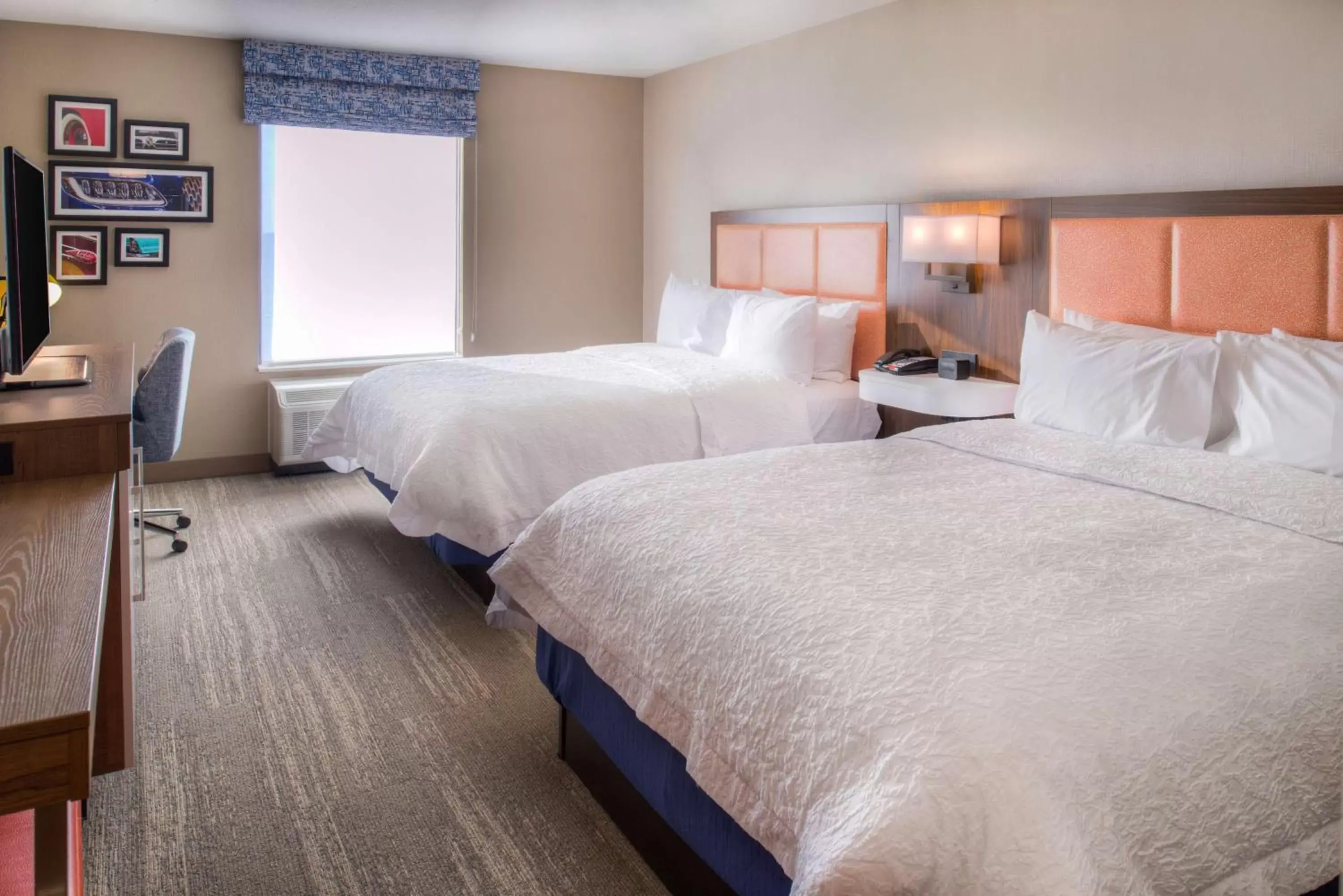 Bedroom, Bed in Hampton Inn & Suites Wixom/Novi/Detroit, Mi