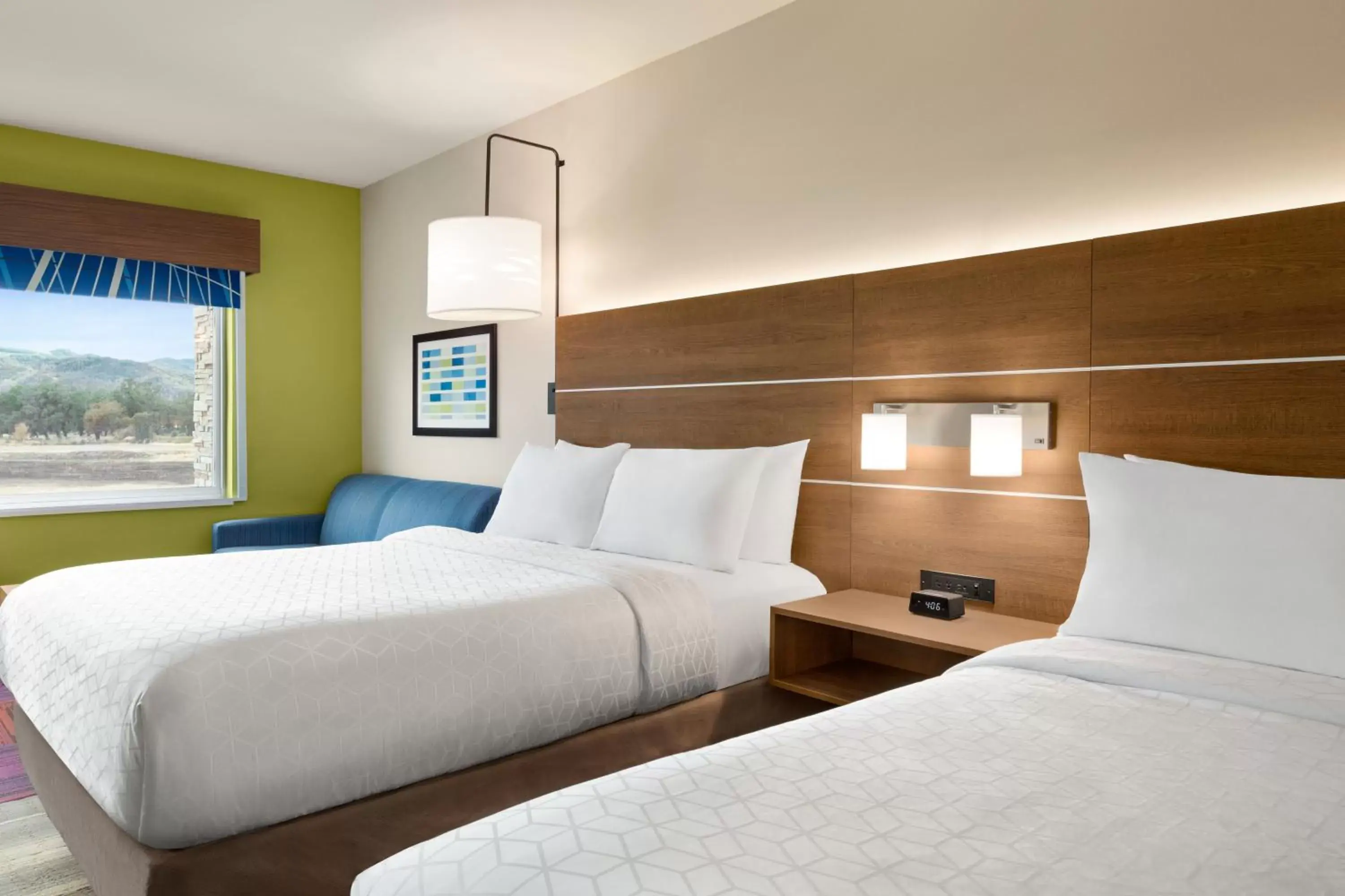 Bed in Holiday Inn Express & Suites - Ukiah, an IHG Hotel