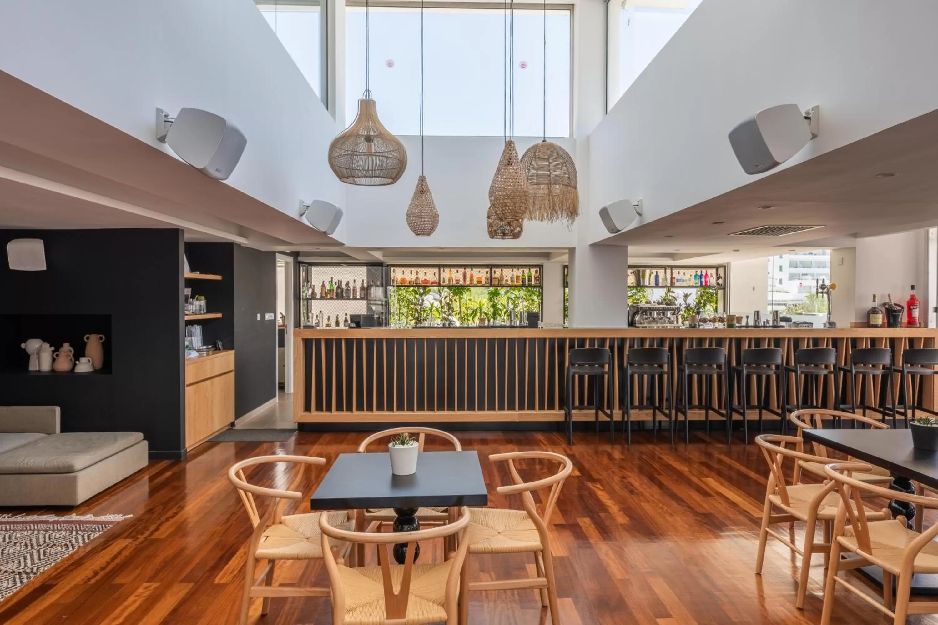 Restaurant/places to eat in Napa Mermaid Hotel & Suites