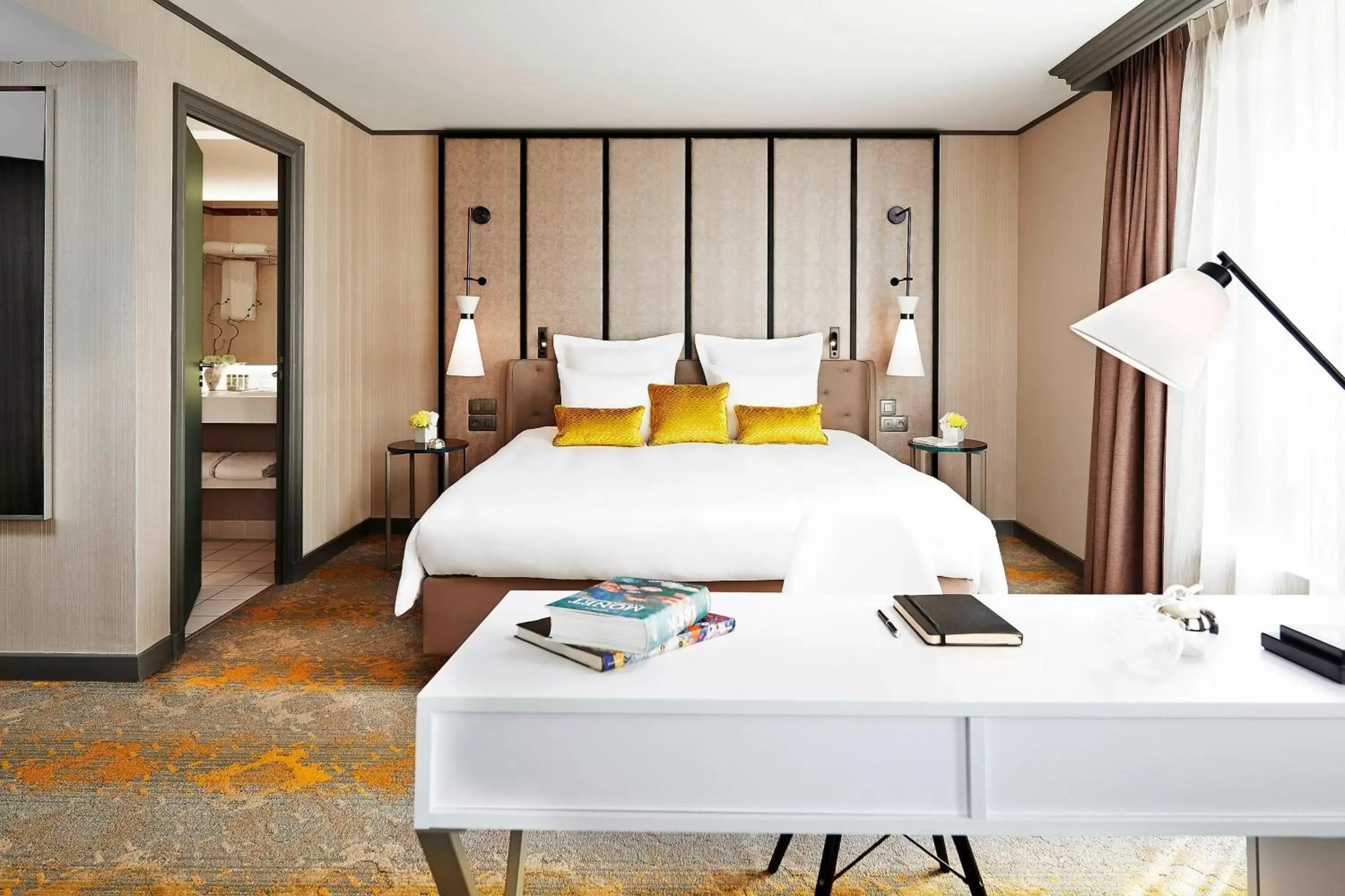 Photo of the whole room, Bed in Renaissance Paris La Defense Hotel