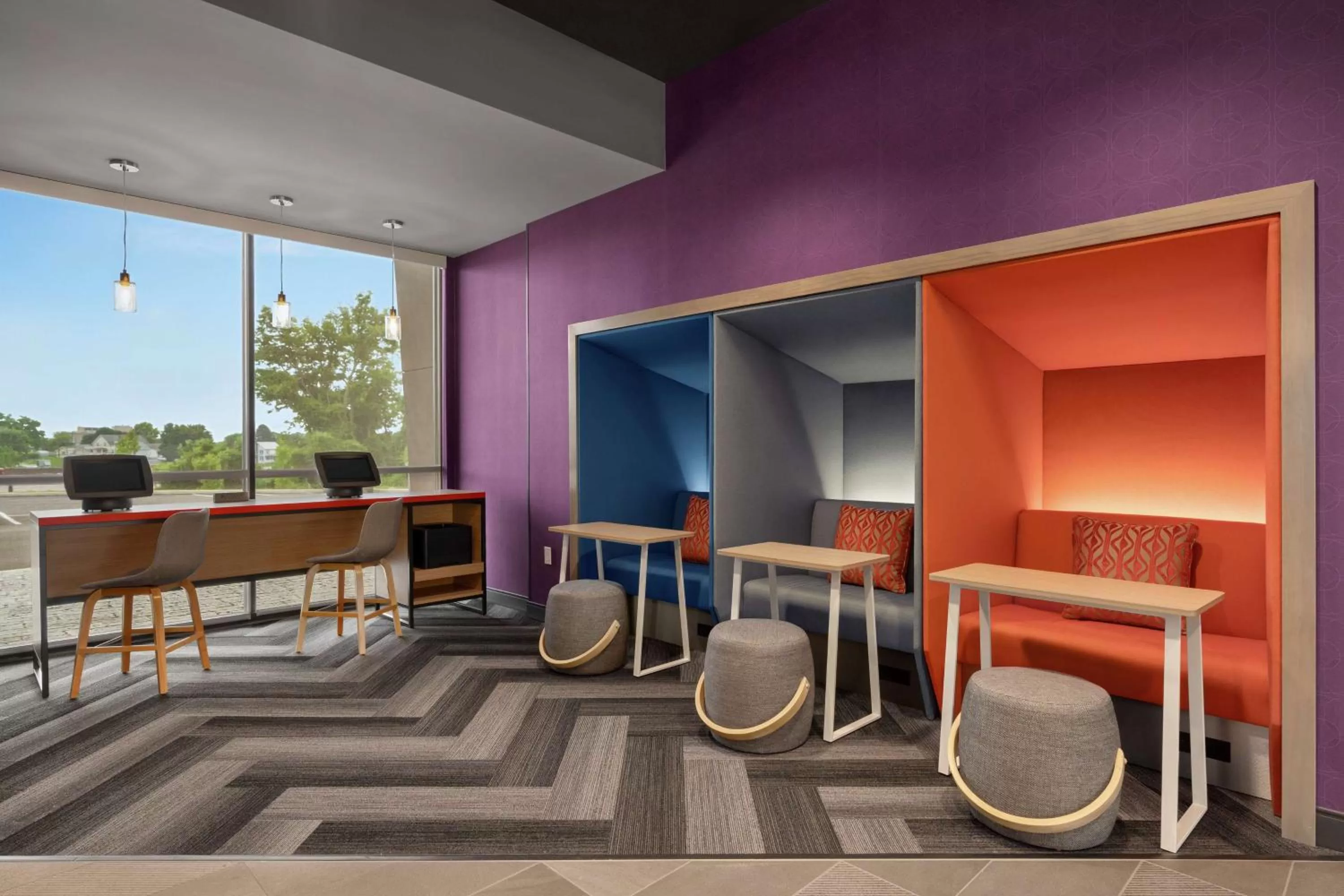 Communal lounge/ TV room in Tru By Hilton Hershey Chocolate Avenue