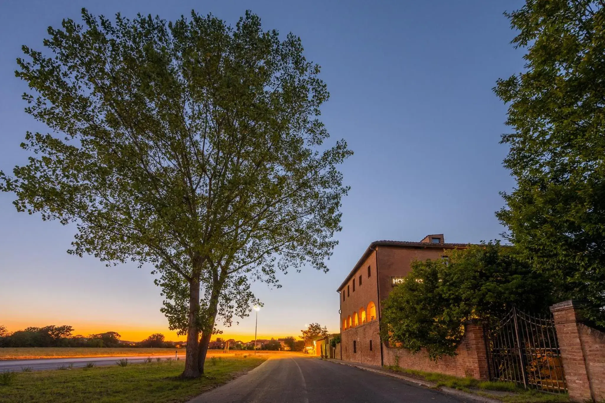 Property building in Hotel More di Cuna Property building in Hotel More di Cuna