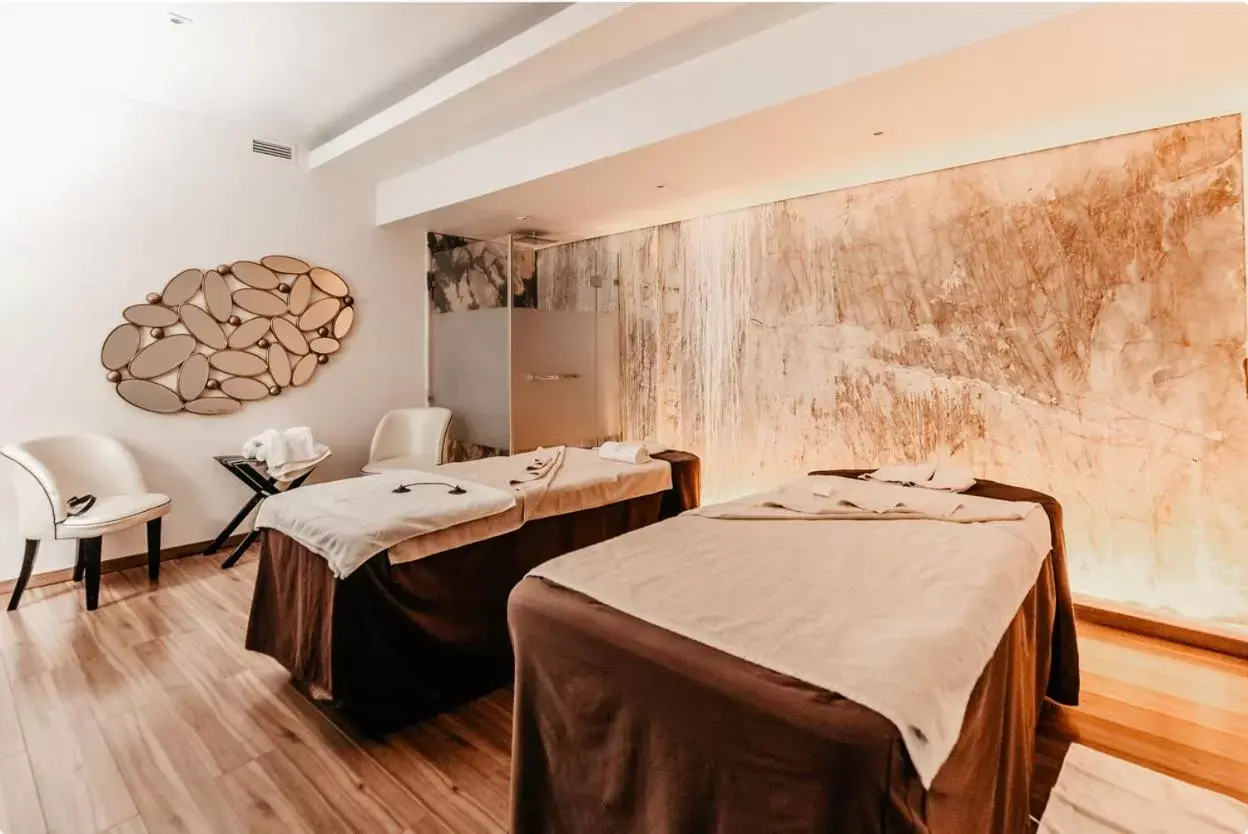 Massage, Bed in Alentejo Marmòris Hotel & Spa, a Small Luxury Hotel of the World