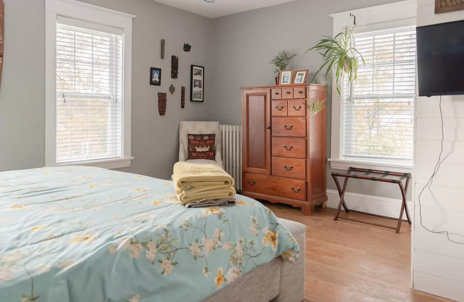 Bed in The Olde Anchor Bed & Breakfast