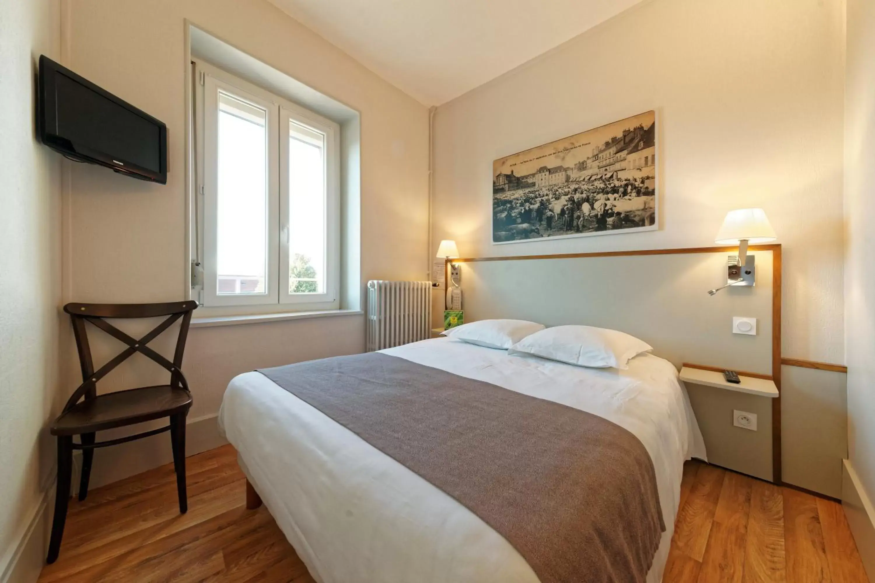Photo of the whole room, Bed in Logis Hôtel Du Commerce