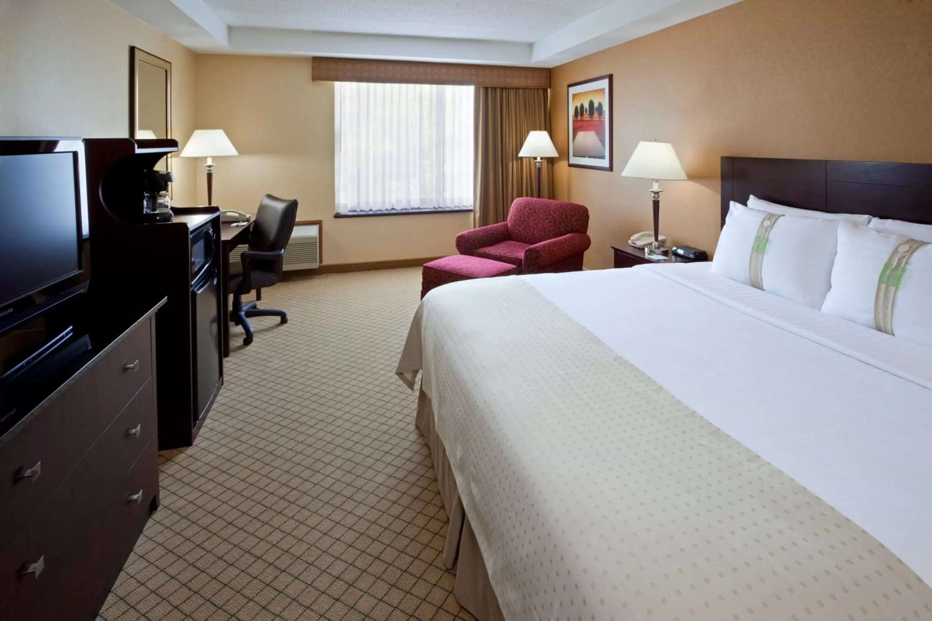 Photo of the whole room, Bed in Armoni Inn & Suites
