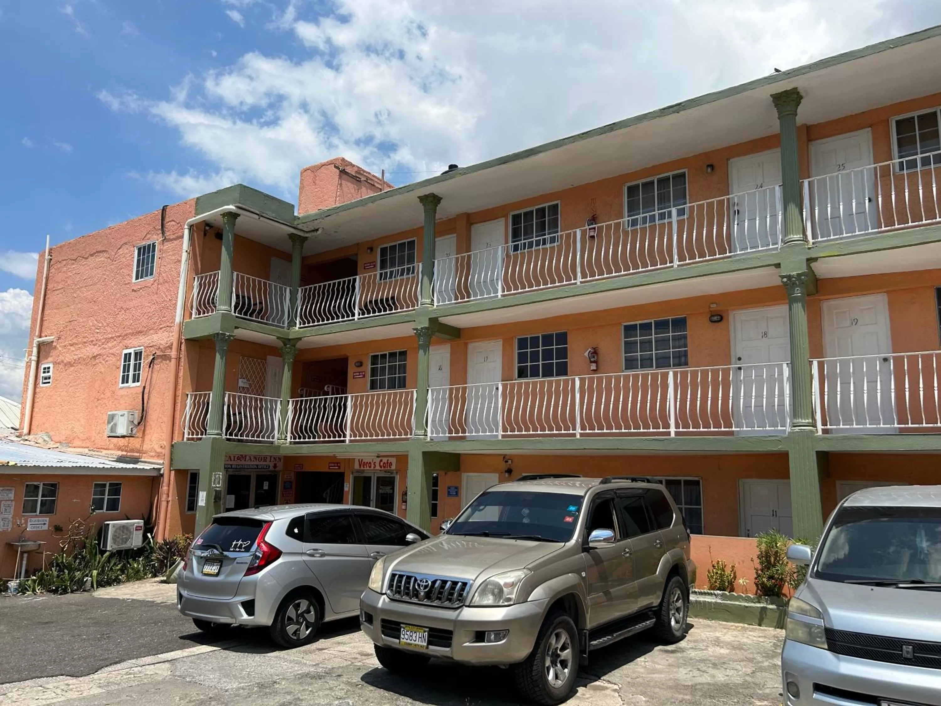 Property Building in Tropical Manor Inn - Kingston