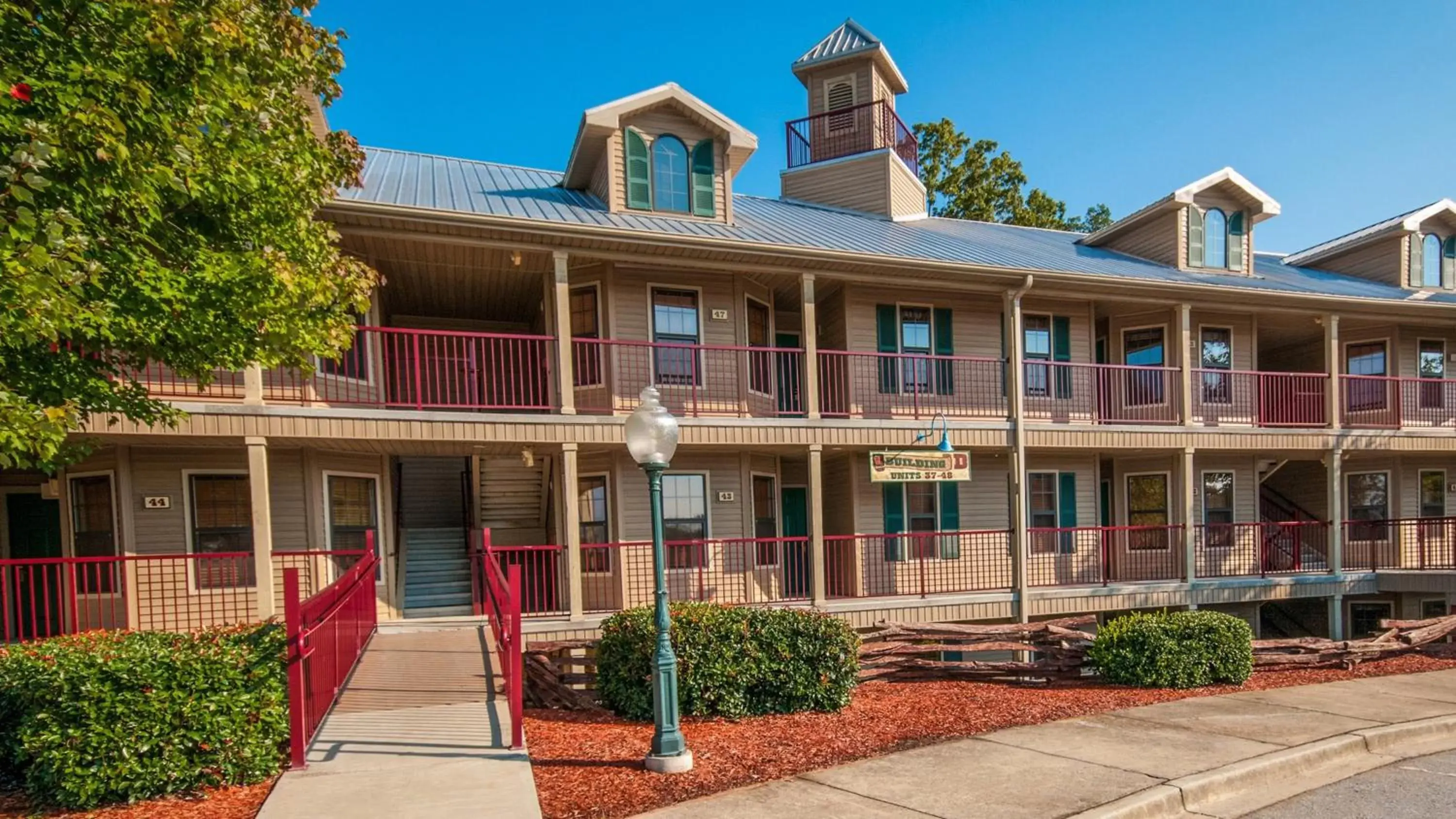 Property building in Holiday Inn Club Vacations Apple Mountain Resort at Clarkesville Property building in Holiday Inn Club Vacations Apple Mountain Resort at Clarkesville
