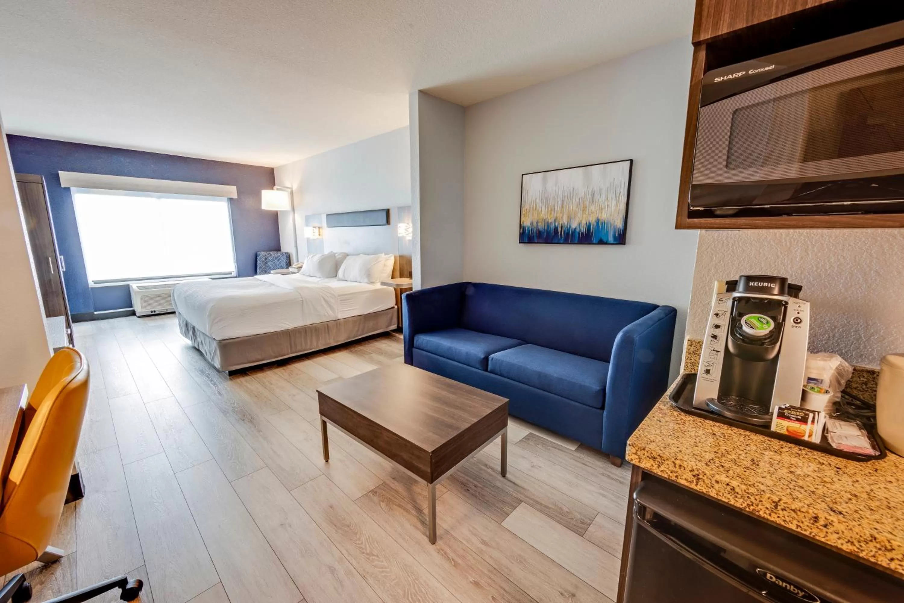 Bed in Holiday Inn Express Hotel & Suites Ohio State University- OSU Medical Center by IHG