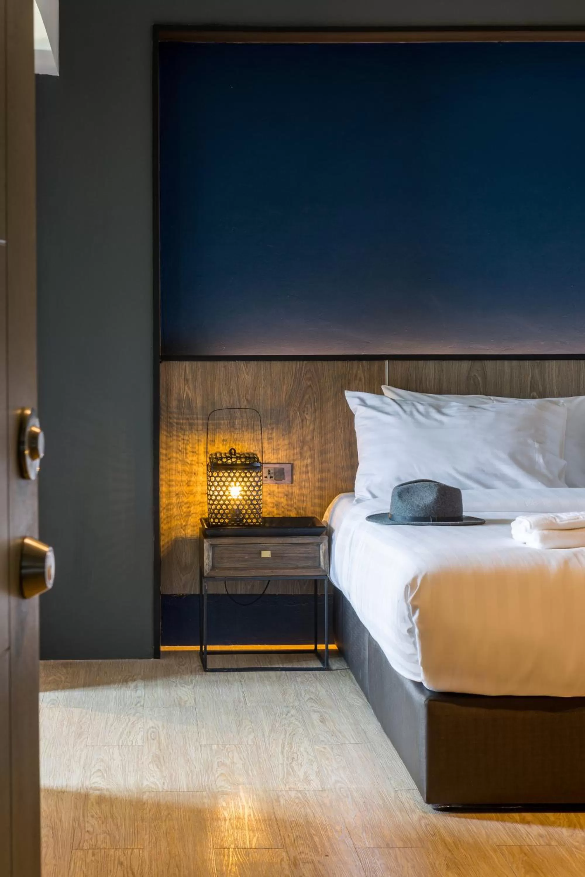 Bedroom, Bed in L Nimman