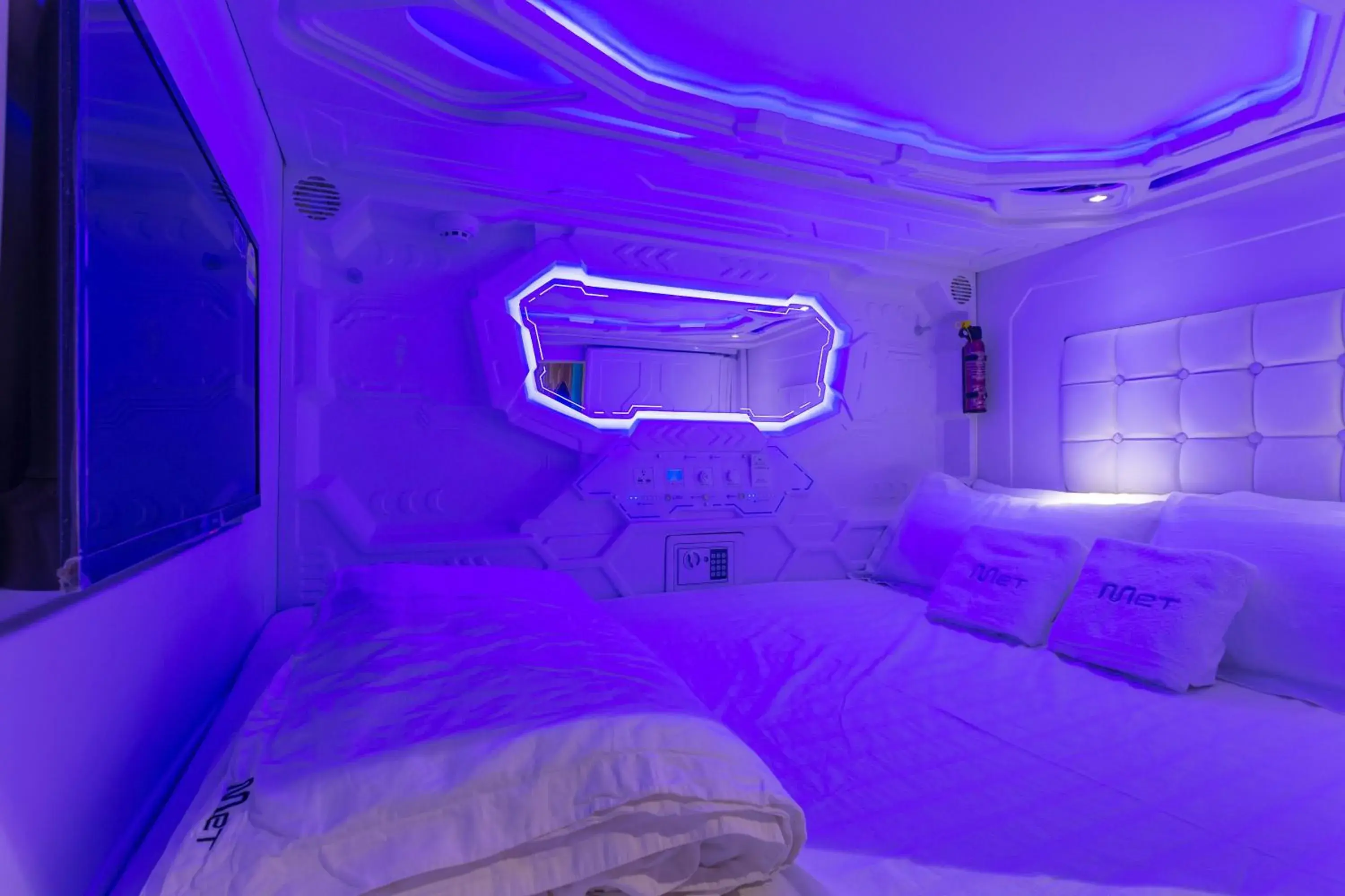 Bed in MET A Space Pod @ Arab Street