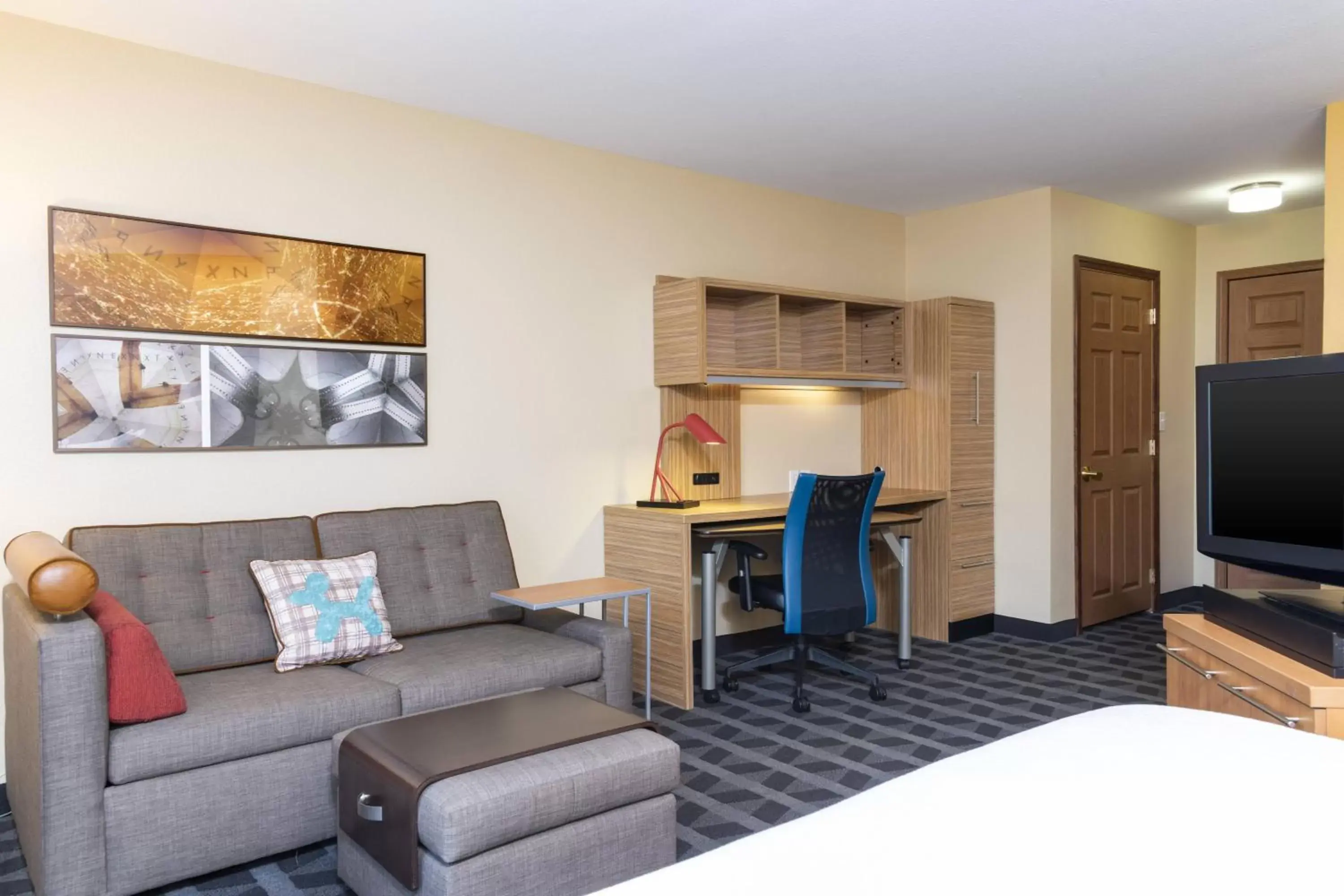 Living room, Seating Area in TownePlace Suites by Marriott East Lansing