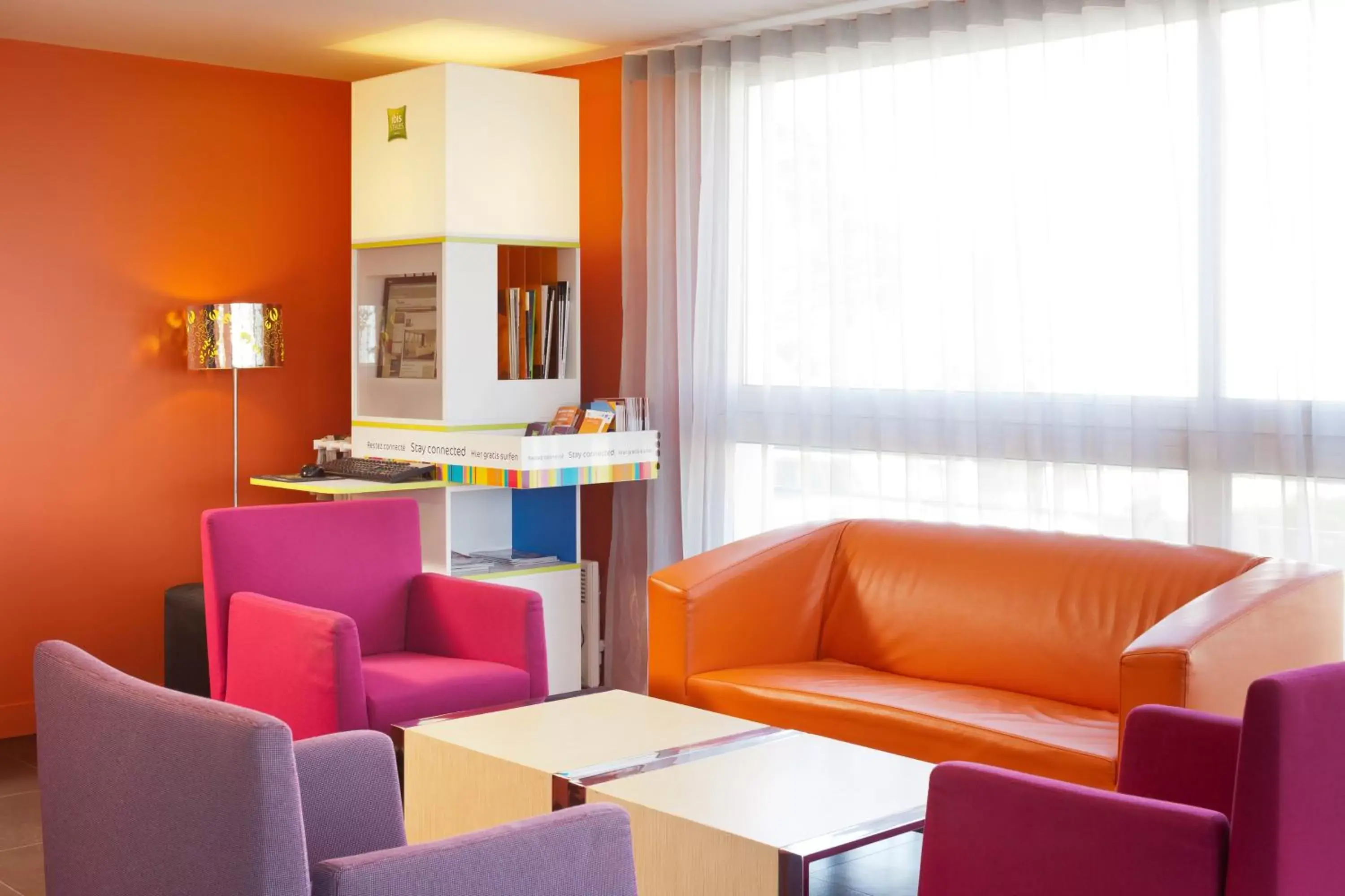 Lounge or bar in ibis Styles Ouistreham Lounge or bar in ibis Styles Ouistreham