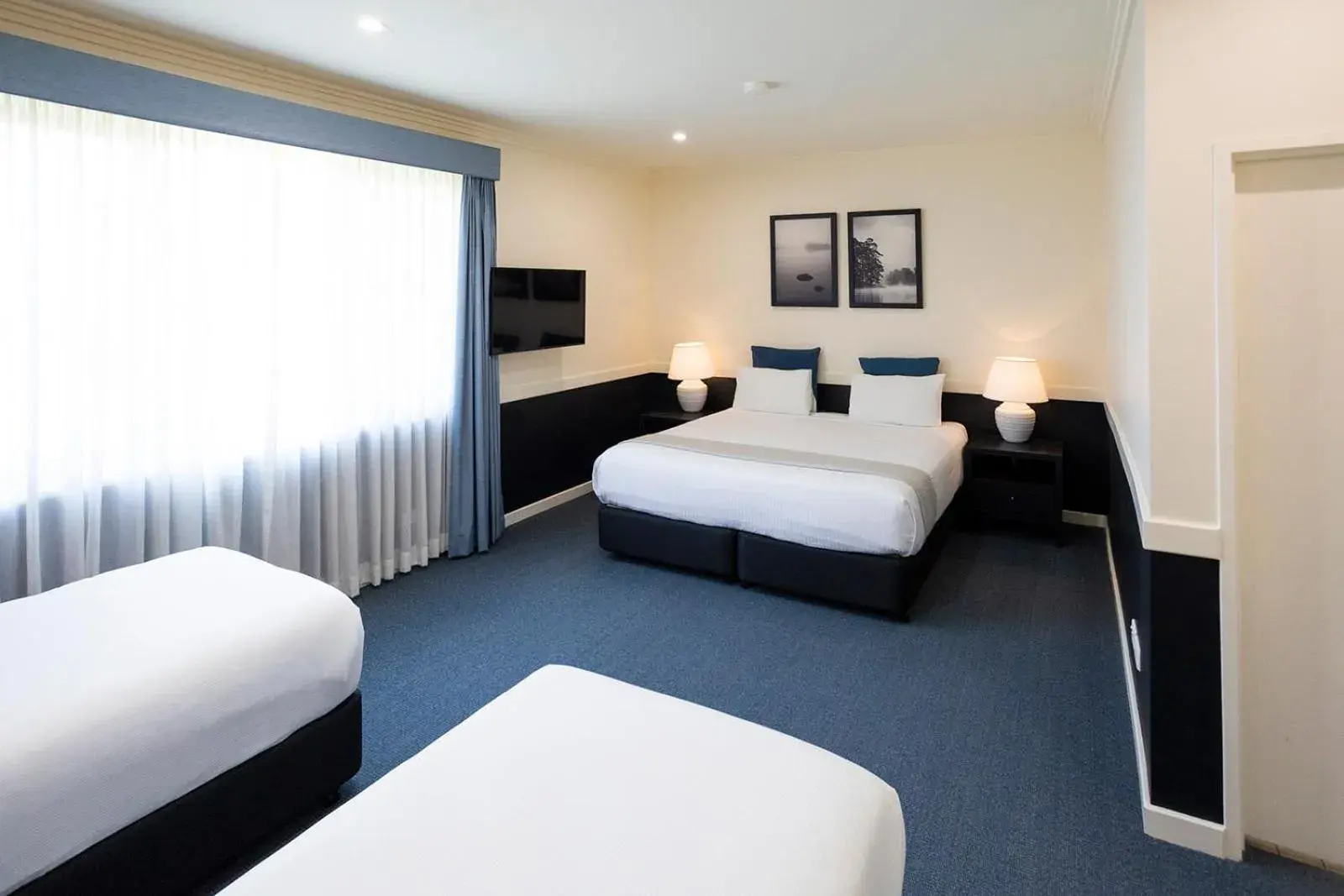 Bed in Hawkesbury Race Club Motel