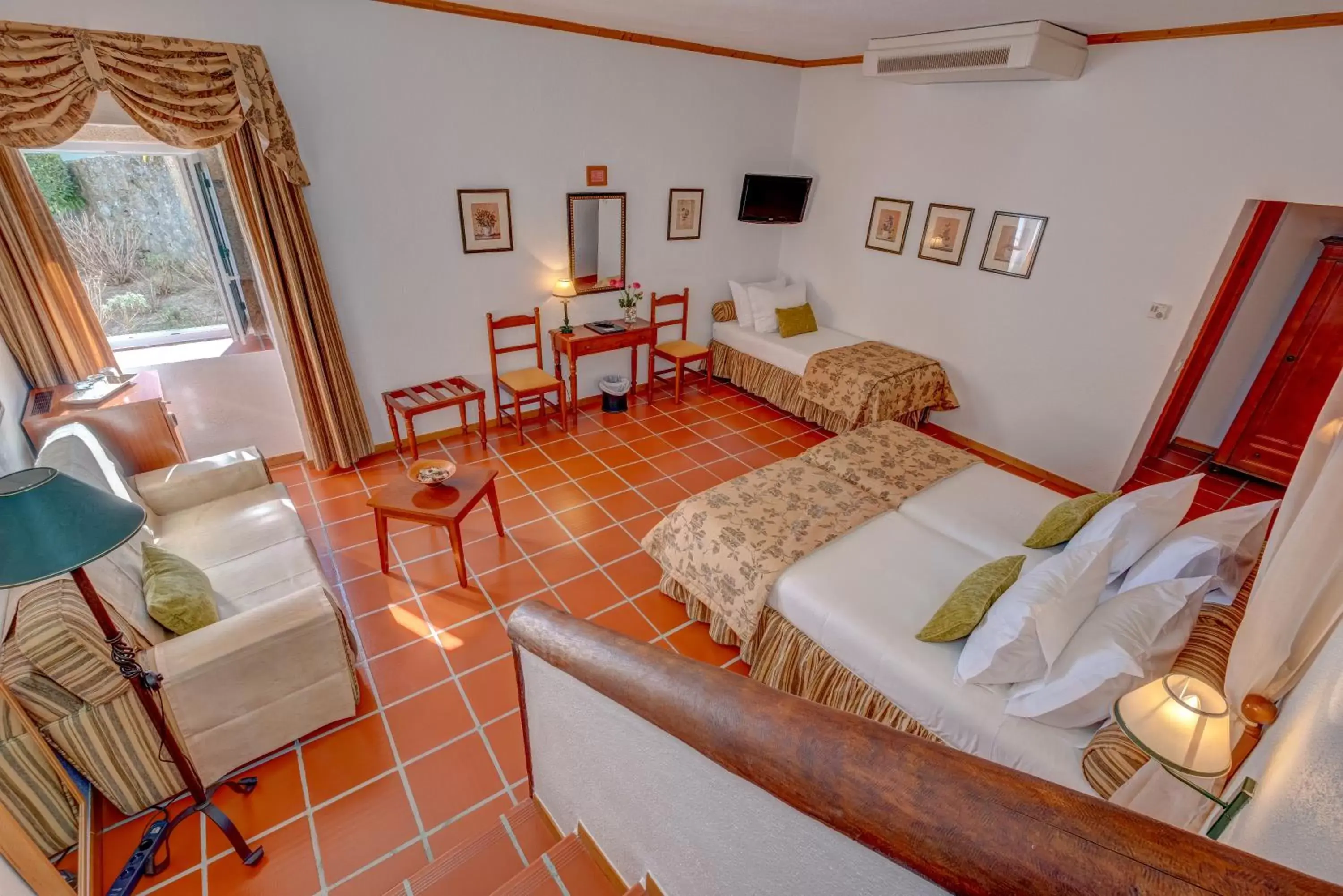 Bedroom in El-Rei Dom Manuel Hotel