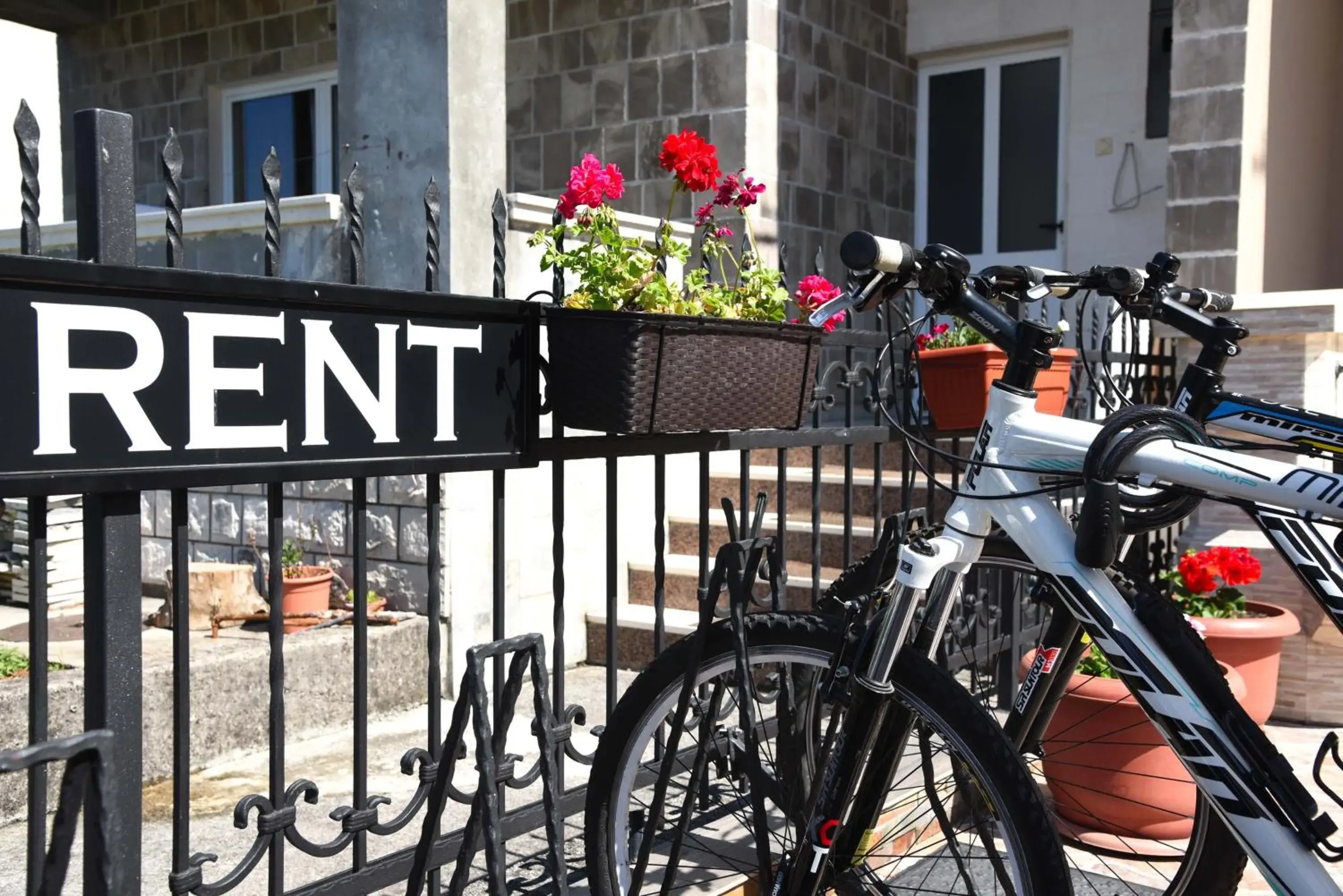 Property building in D&D Apartments Property building in D&D Apartments