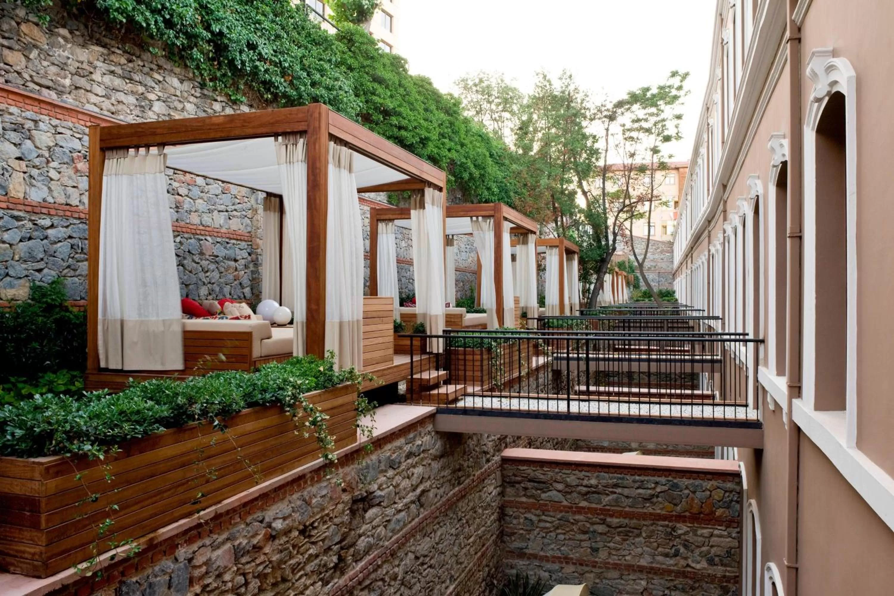 Photo of the whole room in W Istanbul