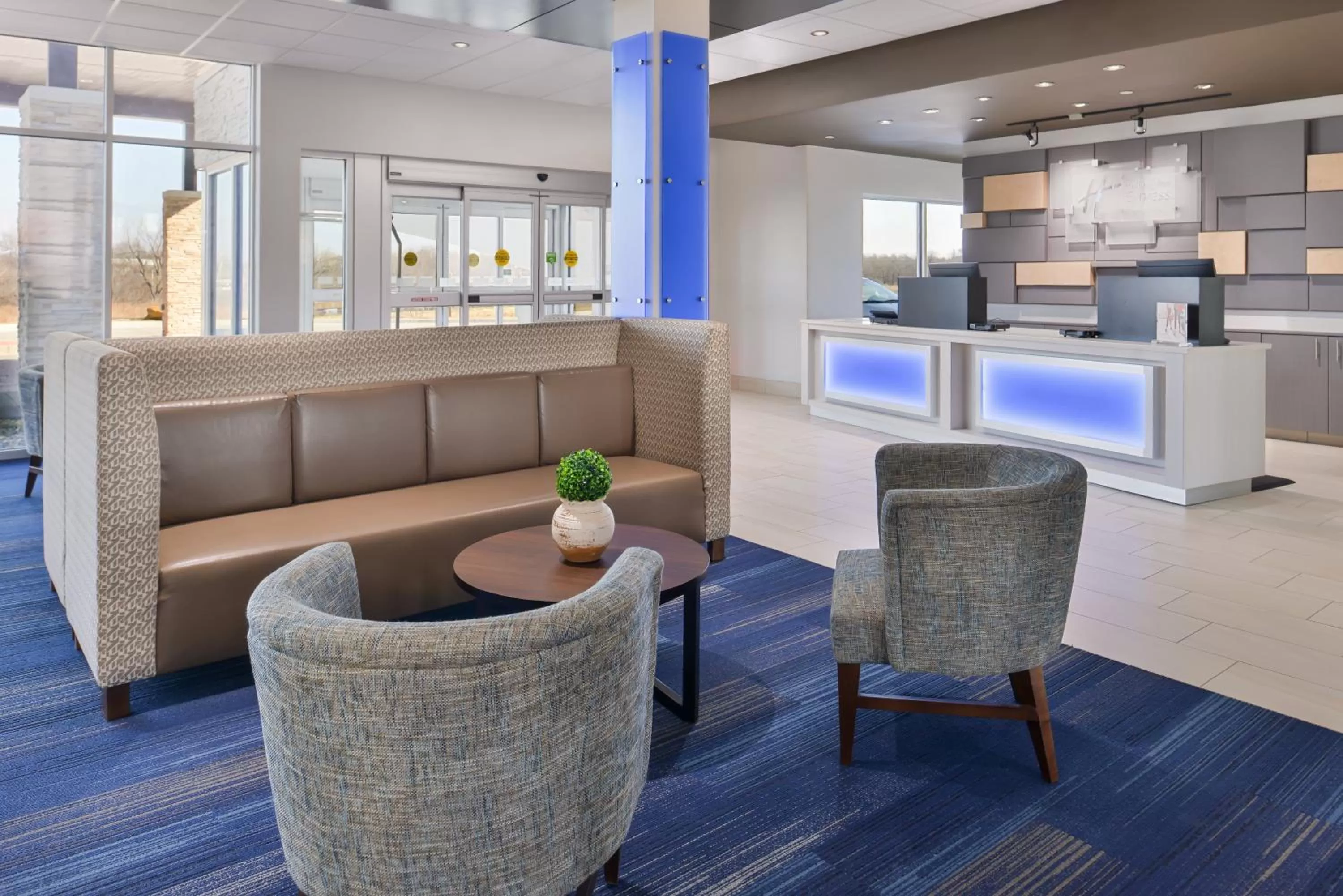 Property building in Holiday Inn Express & Suites - Kansas City - Lee's Summit by IHG