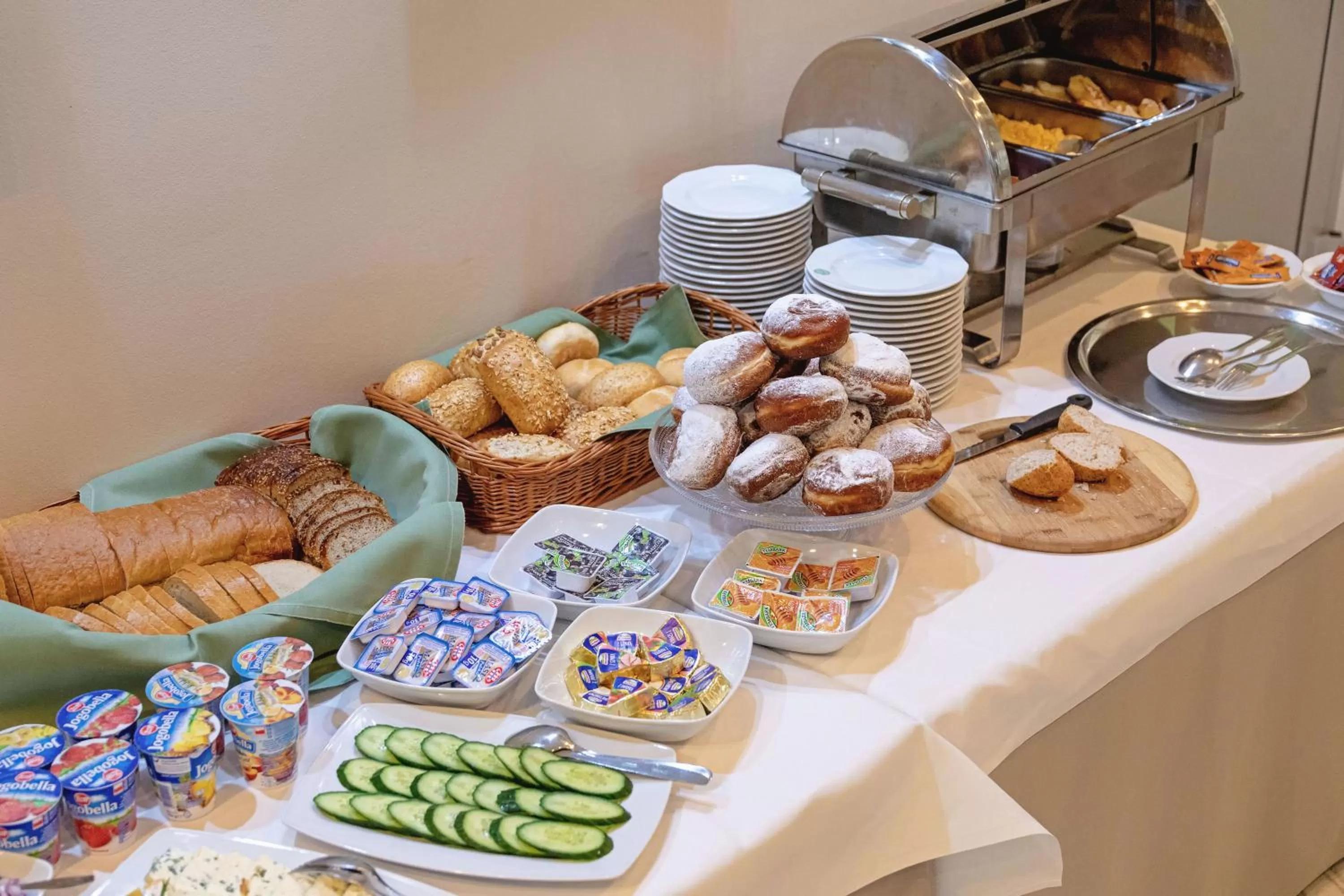 Buffet breakfast in Hotel Gromada Łomża